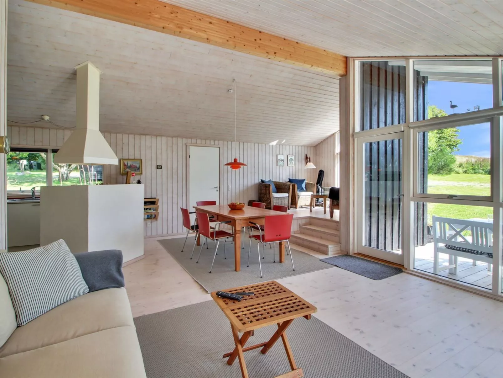 "Lilla" - 120m from the sea - Binnen