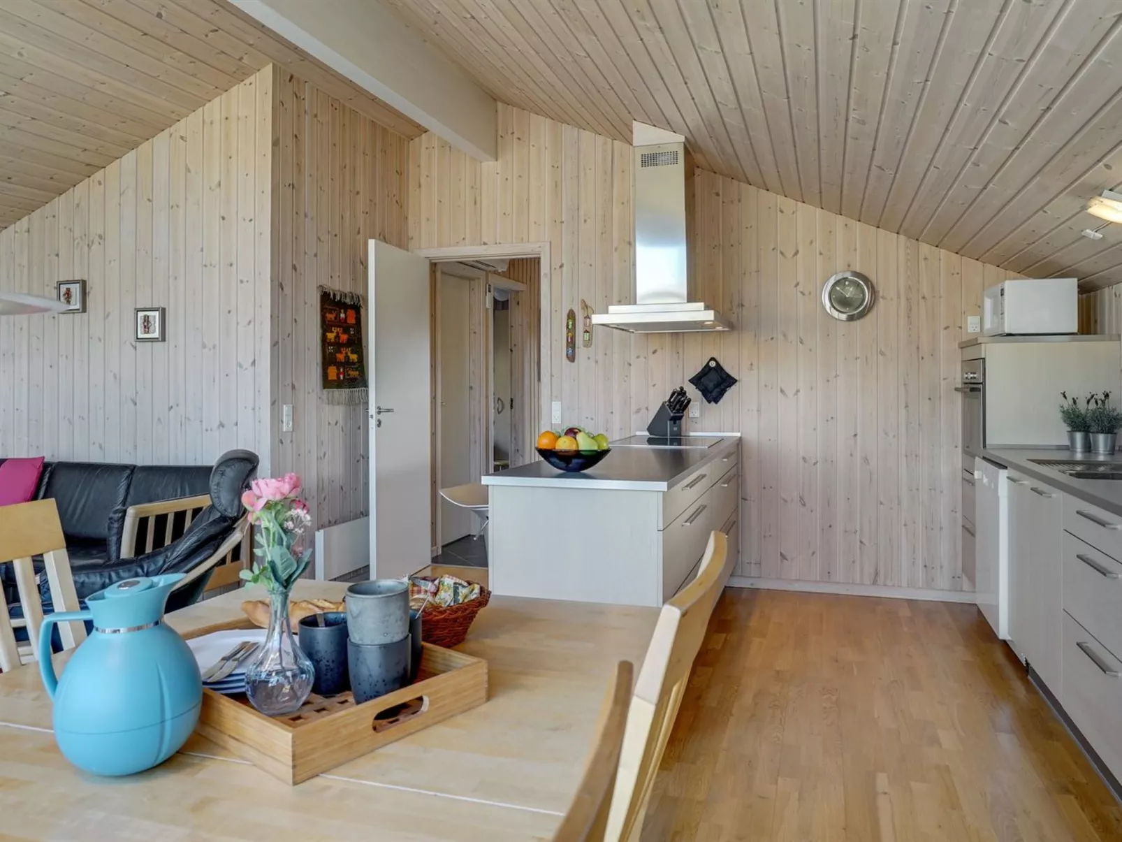 "Emelia" - 50m from the sea-Binnen