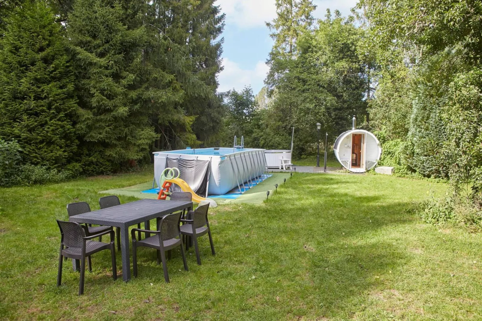 Dom wakacyjny w Sasinie dla max 10 osób - Zwembad