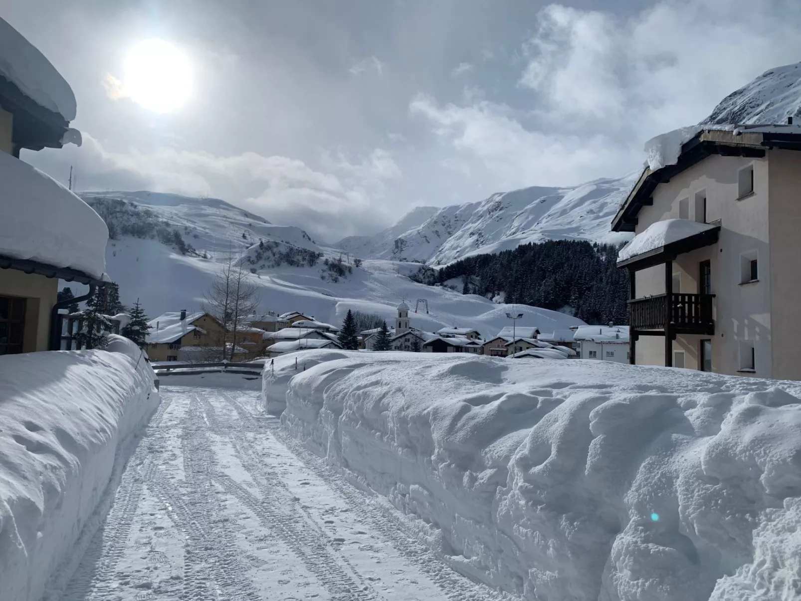 Mit Blick in die Berge - Image-tags.info