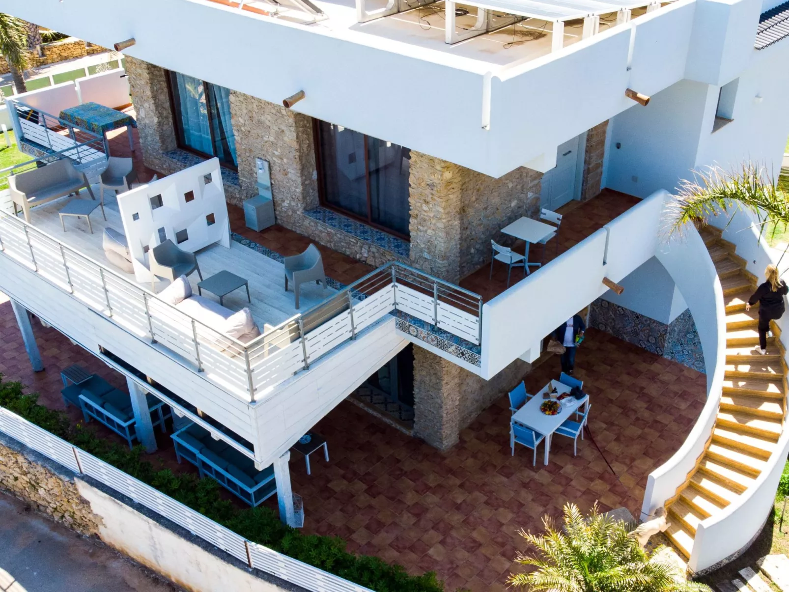 Lila Wohnung mit Schwimmbad und Meerblick - Image-tags.info