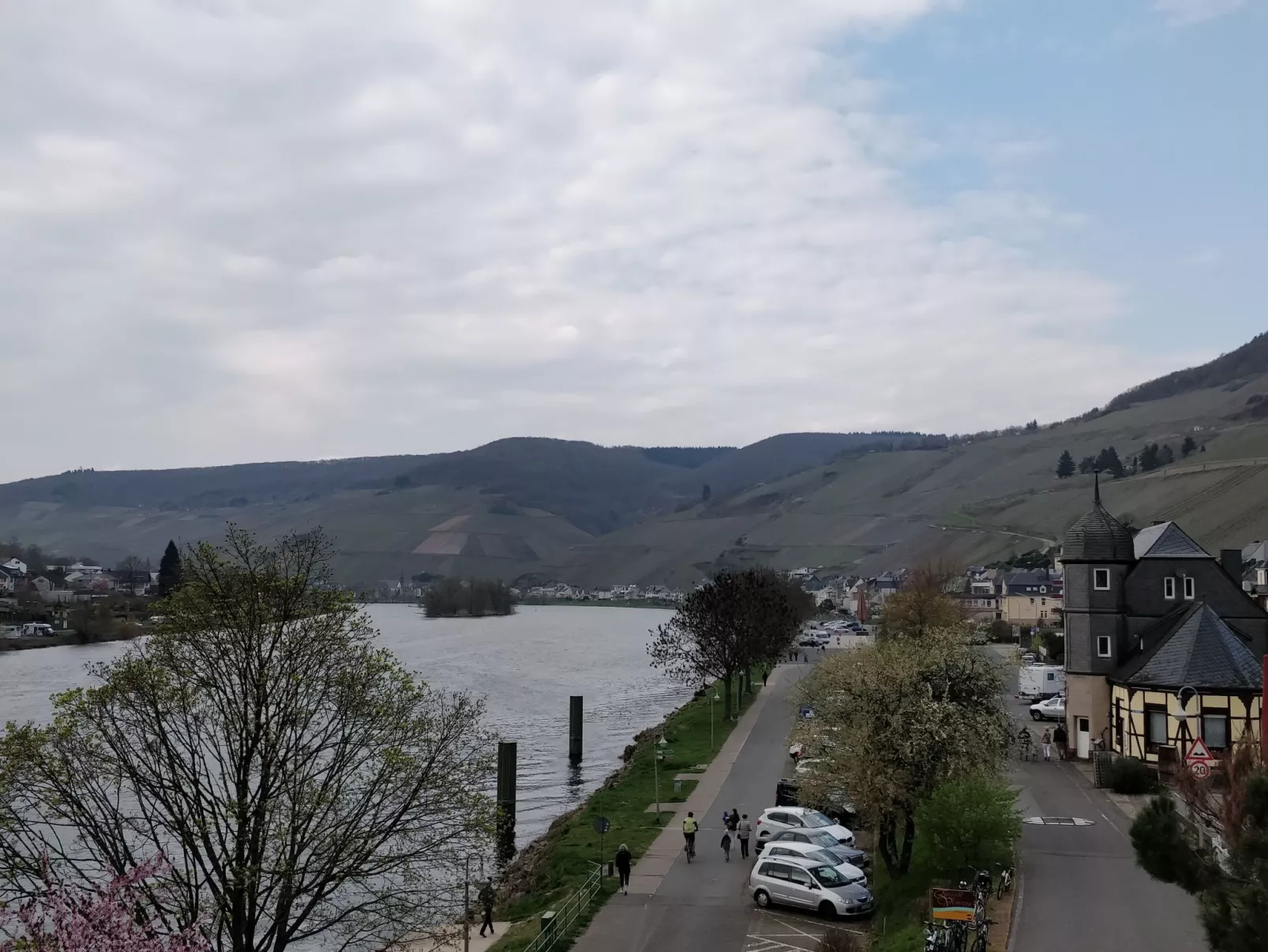 Wohnung in einem historischen Gebäude mit Balkon und Blick auf die Mosel - Image-tags.info