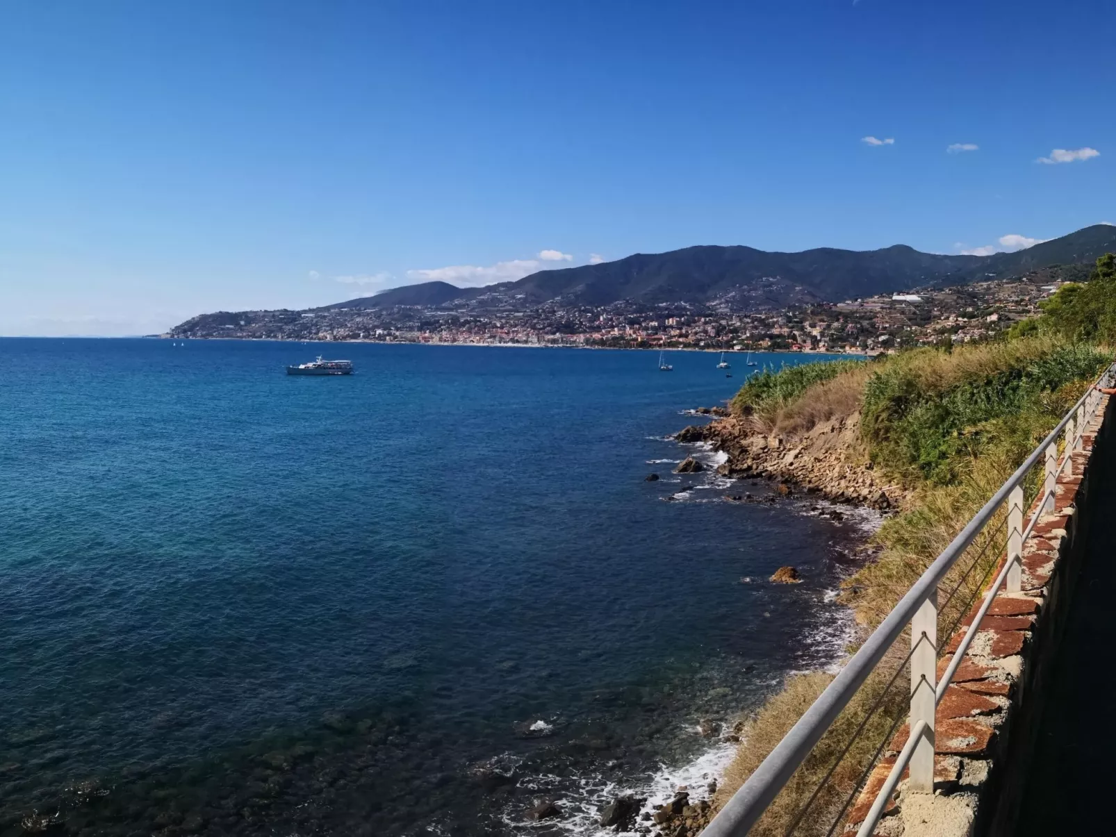 Wohnung mit Garten, wenige Minuten vom Meer entfernt - Image-tags.info