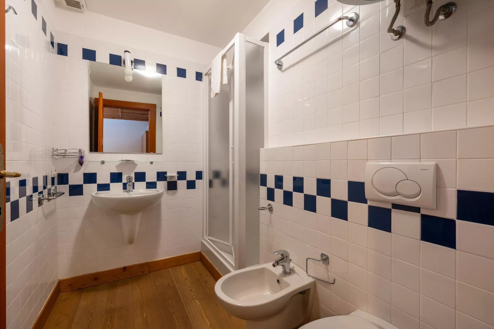 TRILO 2 CERESOLE-Badkamer