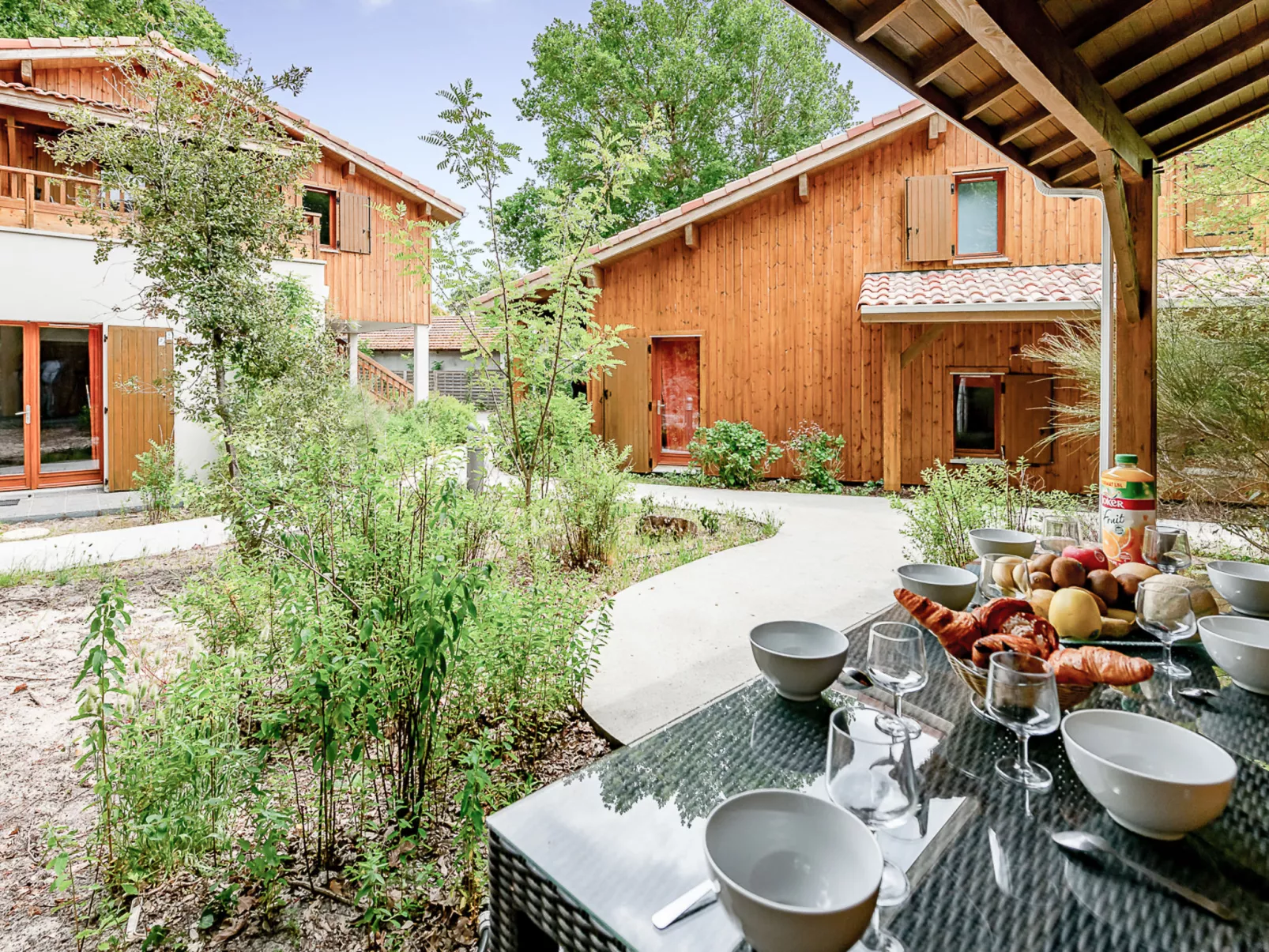 Les Rives du Lac-Buiten