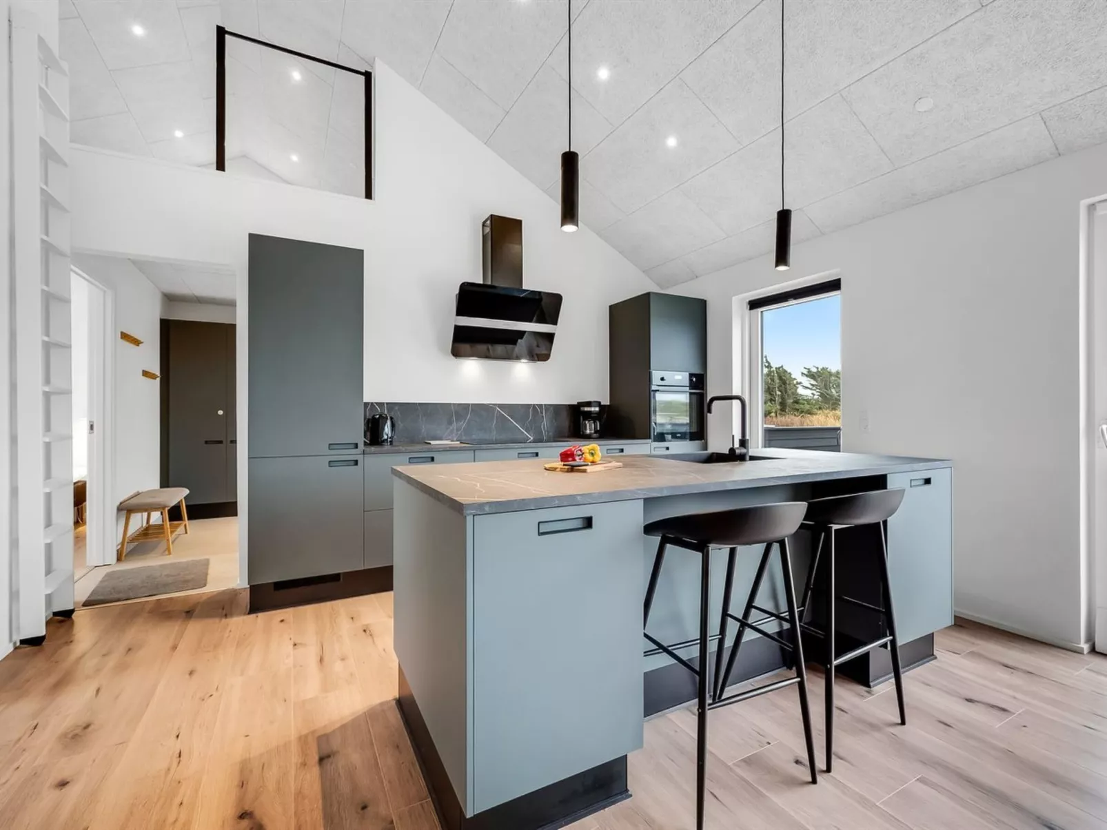 "Dreng" - 300m from the sea - Binnen