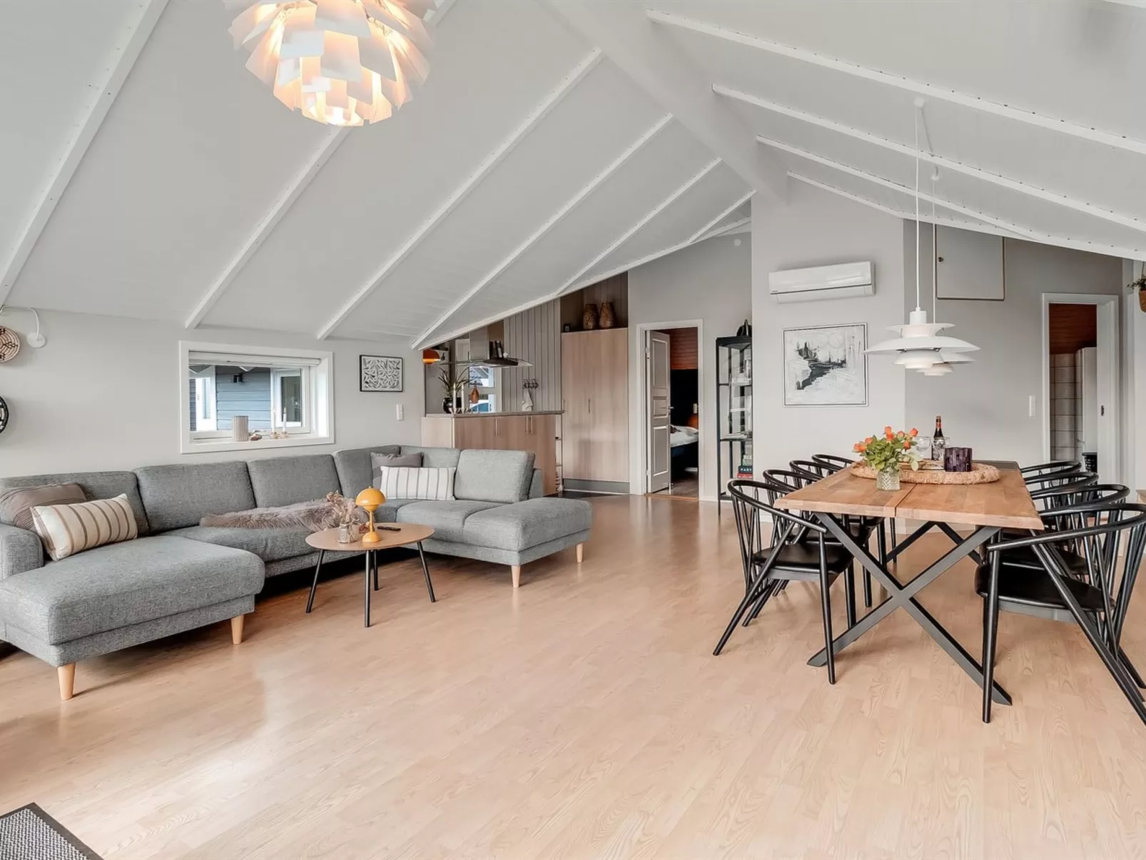 "Truels" - 30km from the sea - Binnen