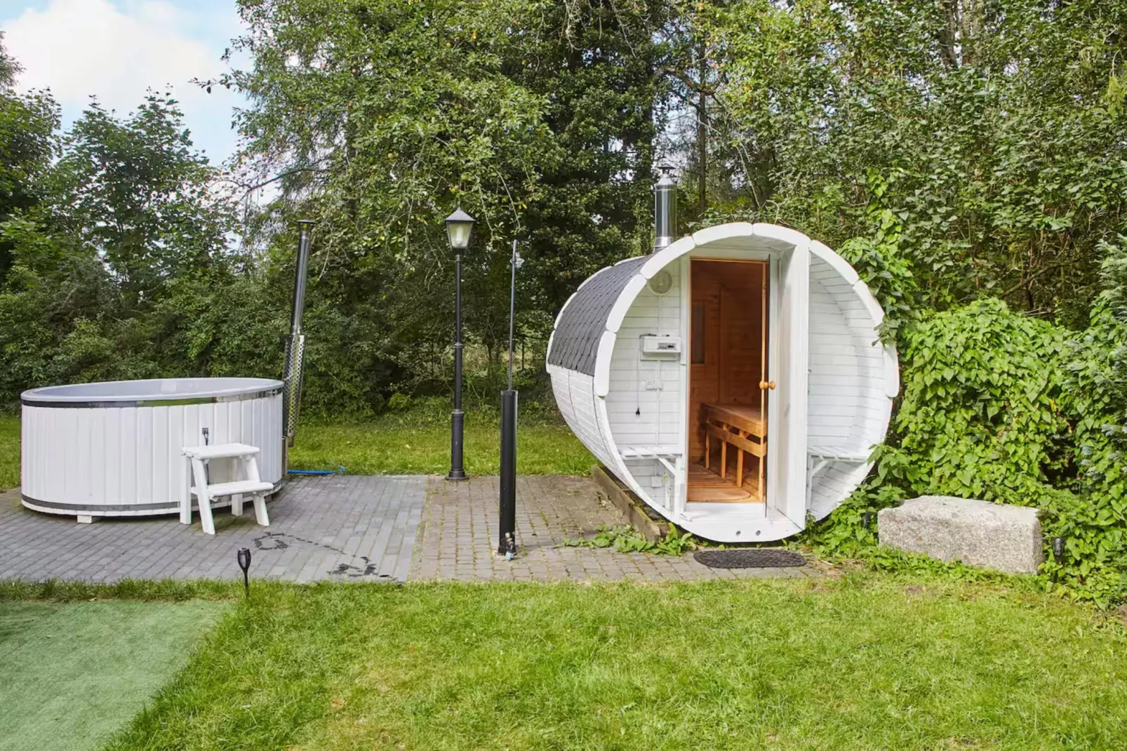 Dom wakacyjny w Sasinie dla max 10 osób - Tuinen zomer