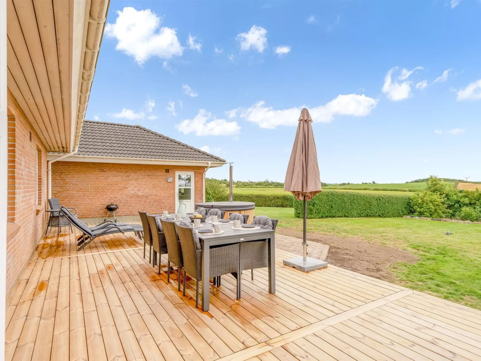 "Erja" - 300m to the fjord-Buiten