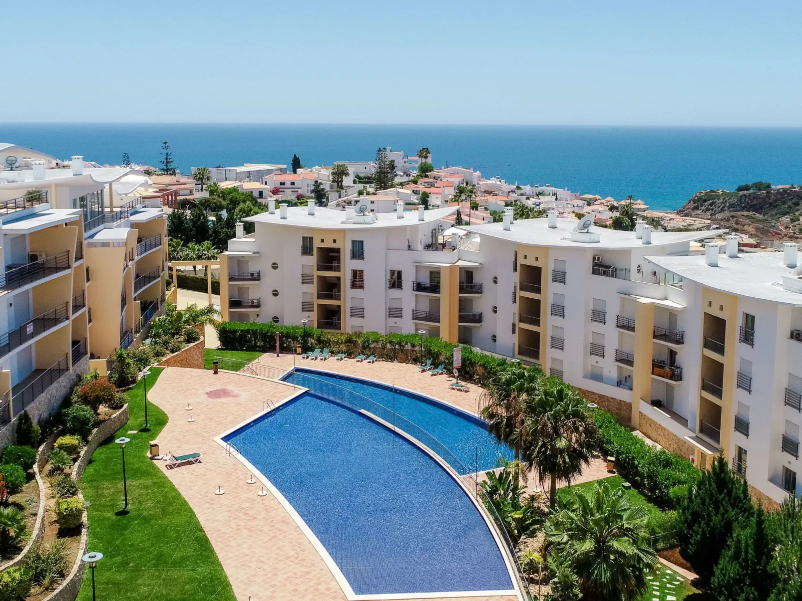 "Elena 1" mit Blick auf das Wasser - Image-tags.info