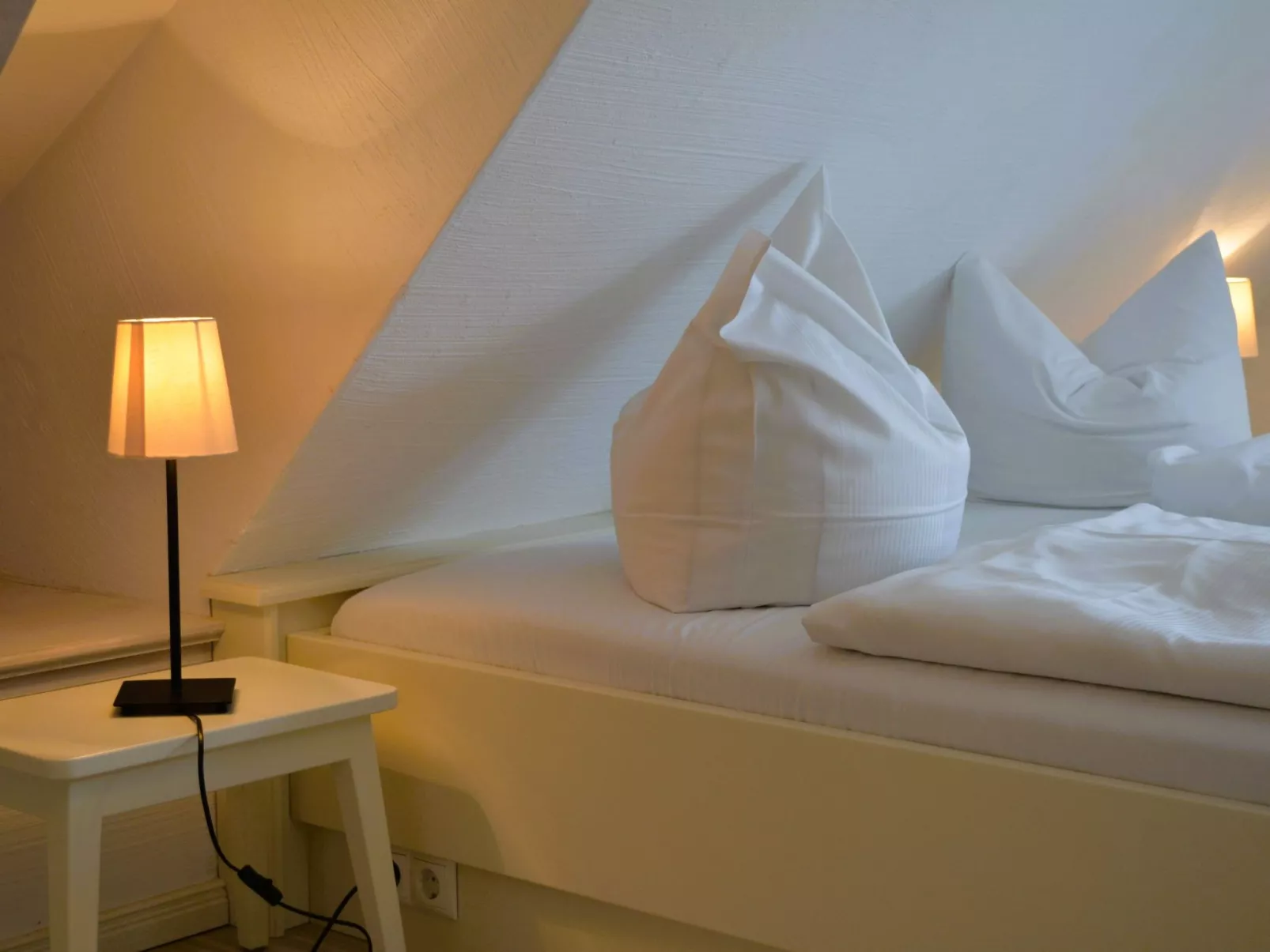 TRADITIONELLES REETDACHHAUS MIT SAUNA, KAMINOFEN UND PRIVATEM WASSERZUGANG - Image-tags.info