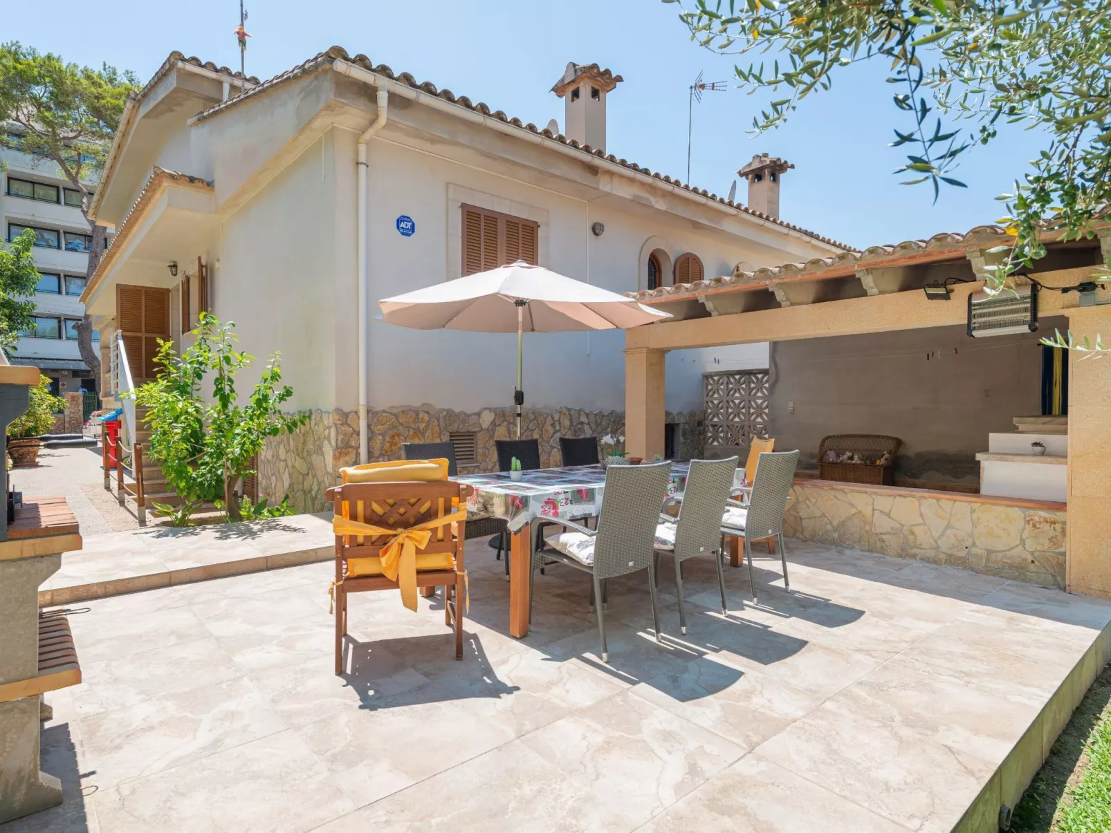 Stilvolle Villa mit Terrasse und Nähe zum Strand - Image-tags.info