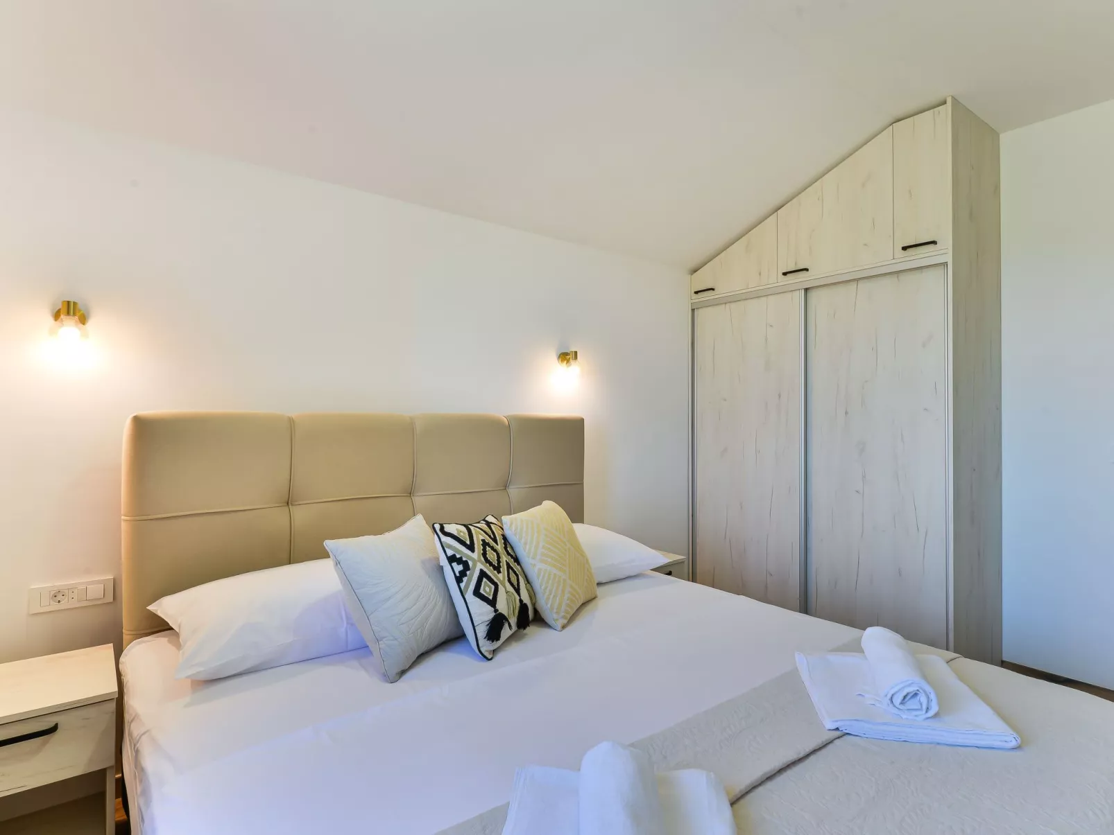 Neue Luxusvilla mit Schwimmbad, Sauna - Image-tags.info