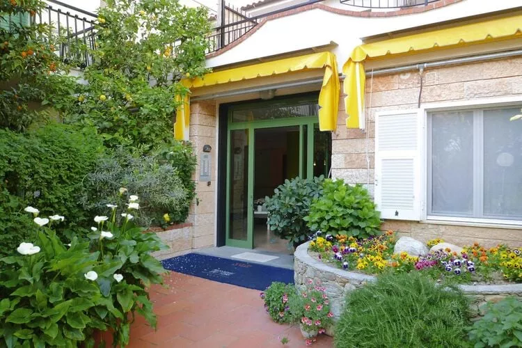 Residence Dei Fiori Pietra Ligure - B3C01-Buitenkant zomer