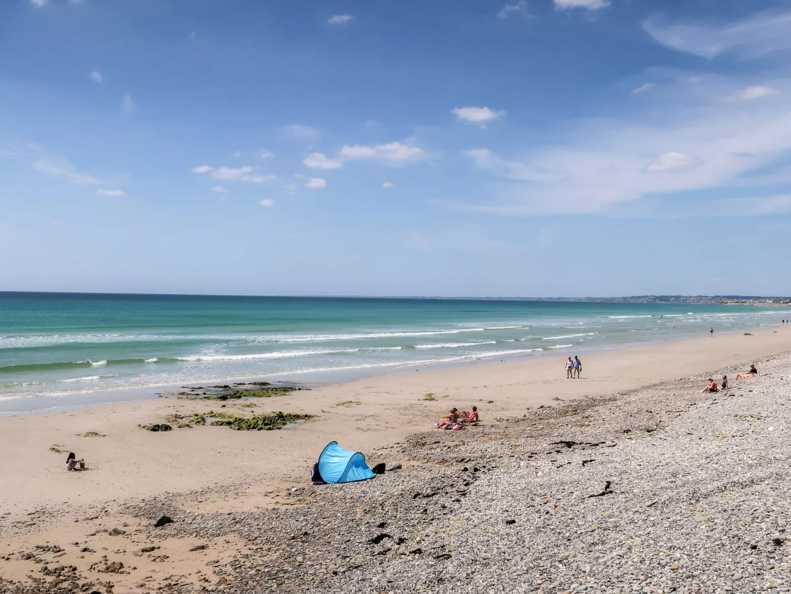 Les Volets Rouges-Buiten