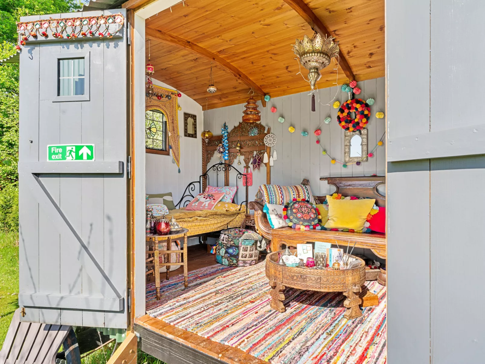 Shepherd's Hut at Hilltop Farm - Binnen