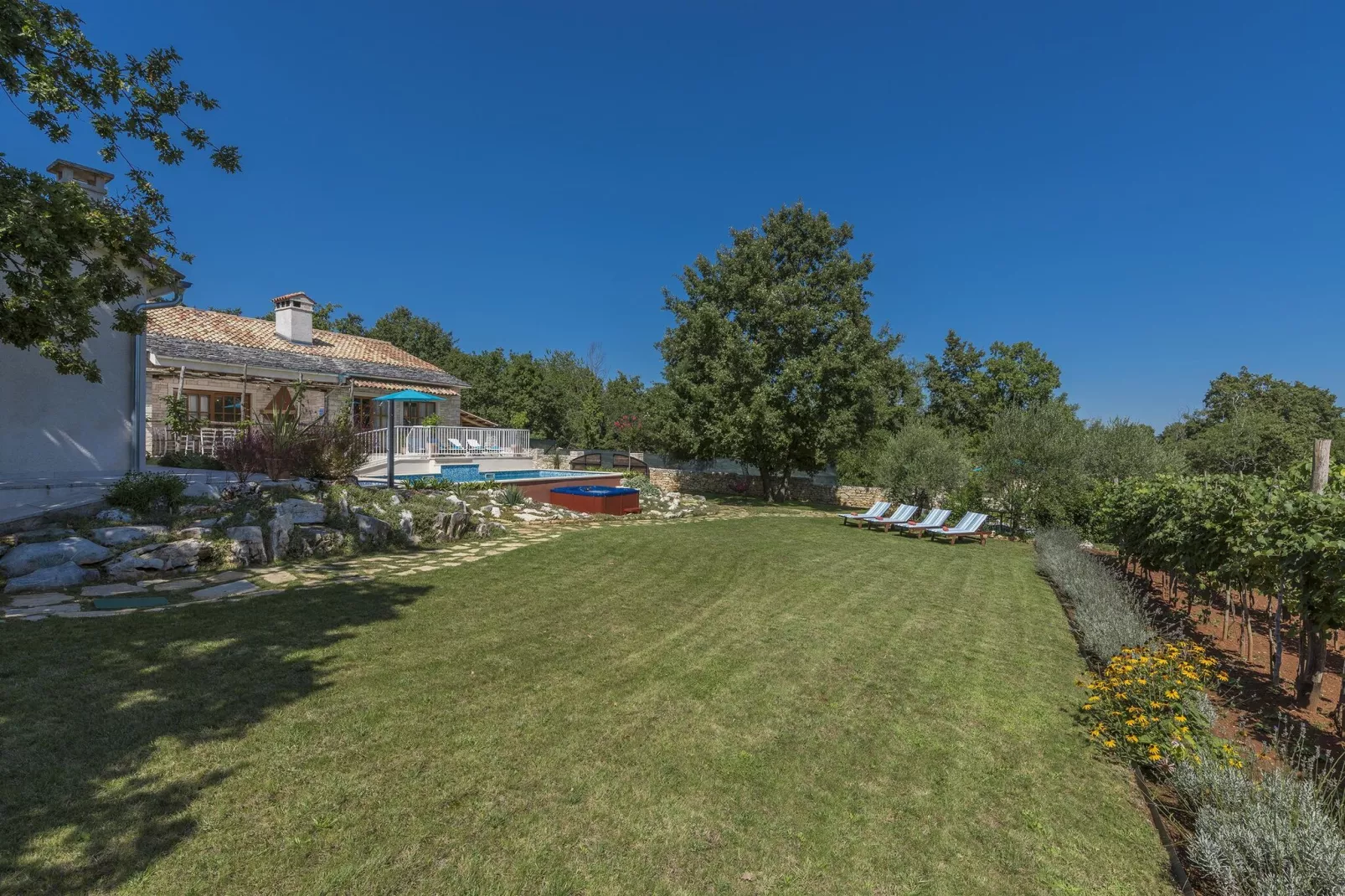 Villa Lipica - Tuinen zomer