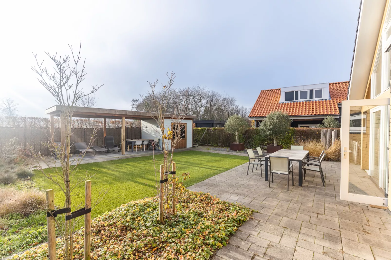 Zonnedorp 7 De Meerpaal in Renesse | Comfortable holiday house close to the beach - Tuinen zomer