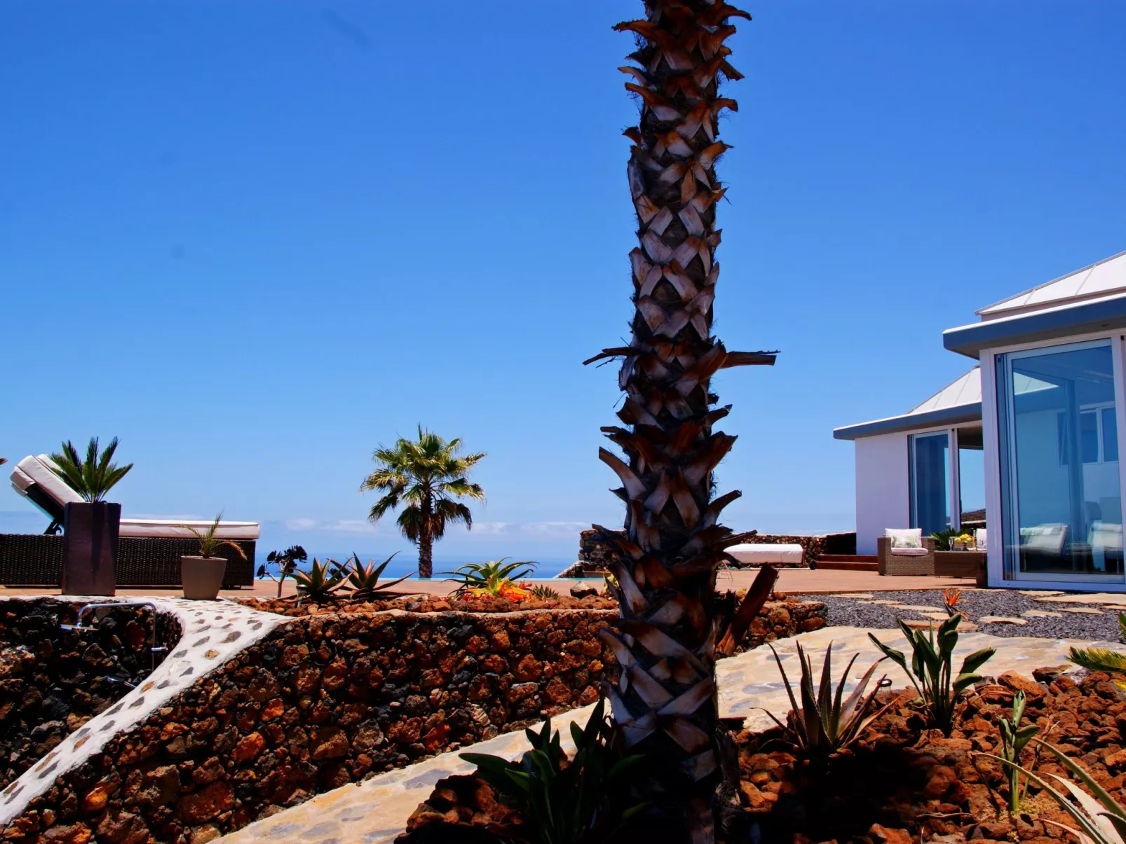 Moderne Architekten-Villa mit Infinity-Pool und Meerblick - Image-tags.info