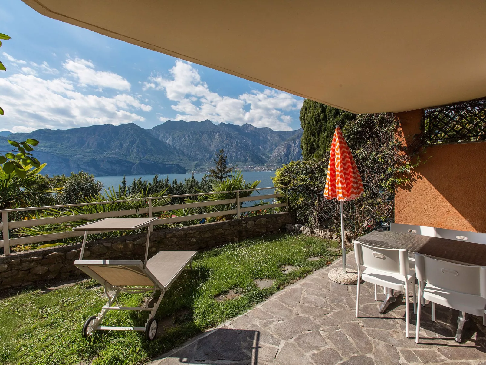 Zwei-Zimmer-Wohnung mit Seeblick, Grill und Gemeinschaftspool - Image-tags.info