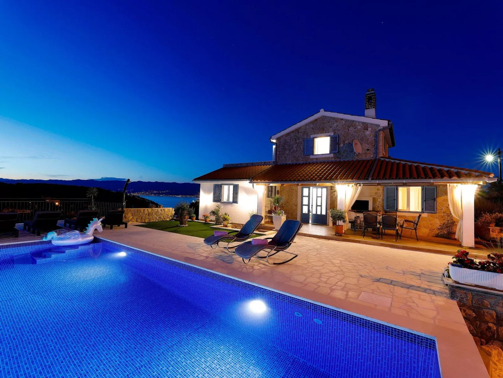 "Mela" mit Blick auf das Wasser - Image-tags.info