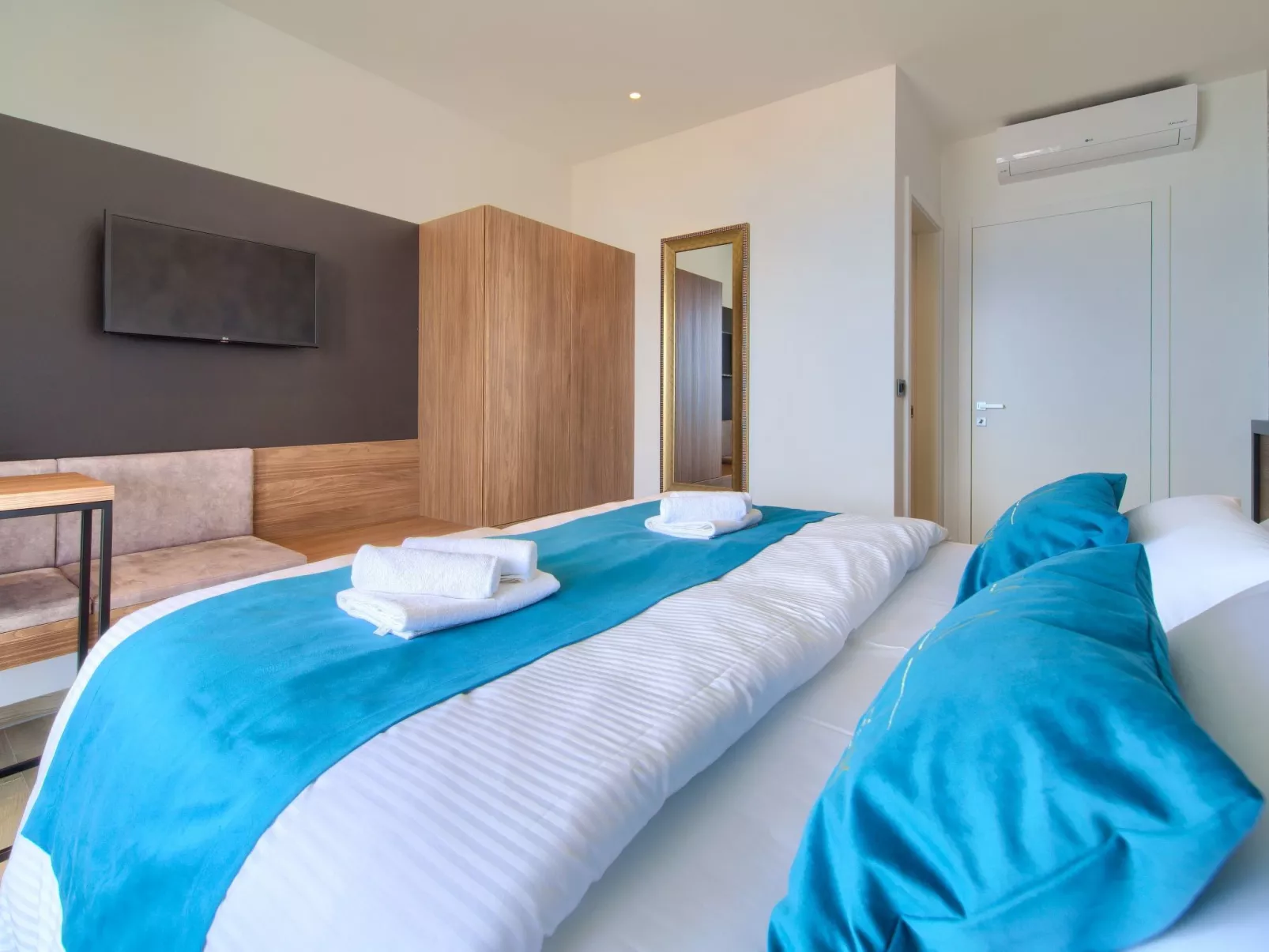 Luxuriöse Villa mit Pool und fantastischem Meerblick - Image-tags.info