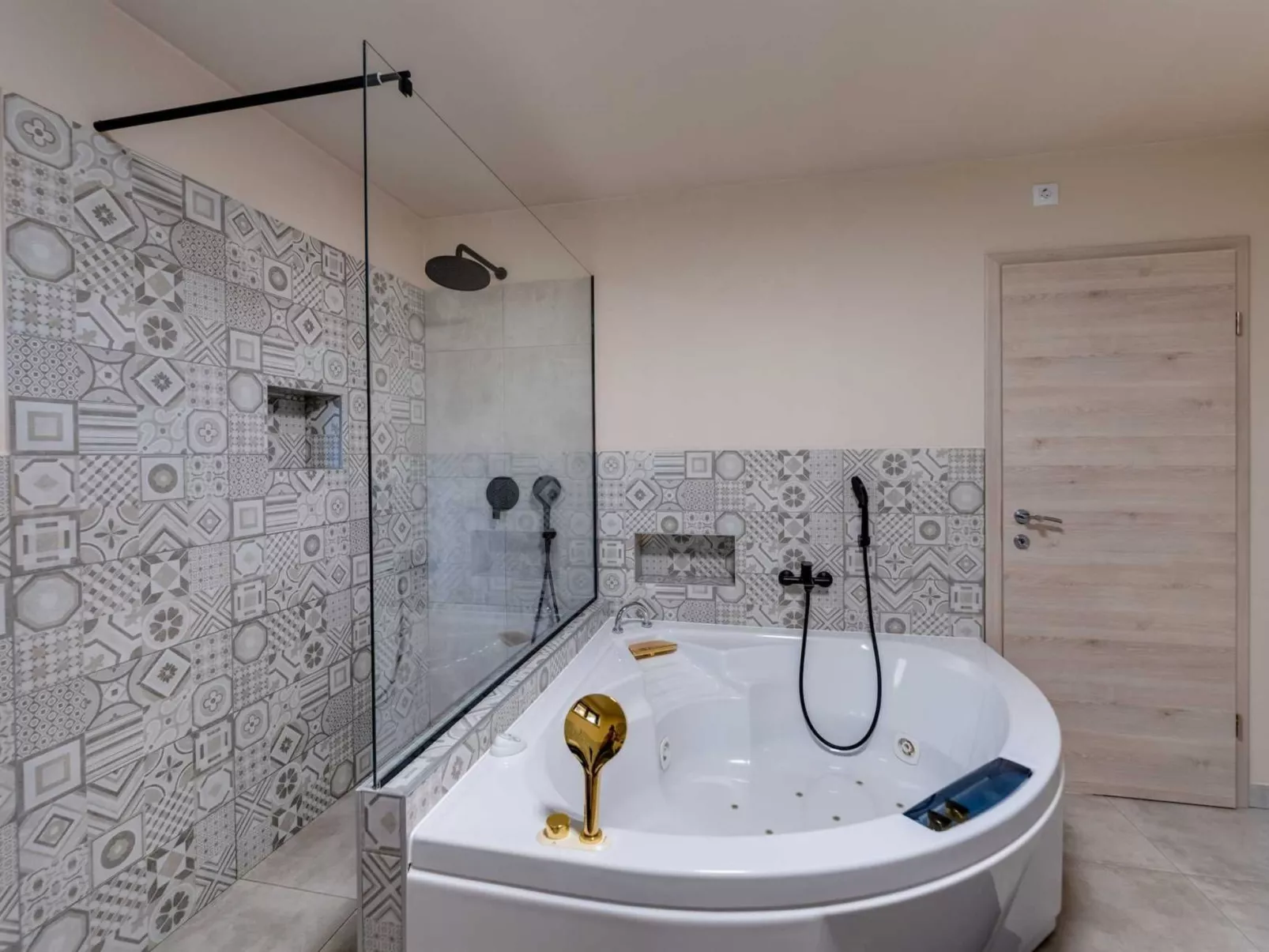 Ferienvilla mit Pool, ruhige Aria - Image-tags.info