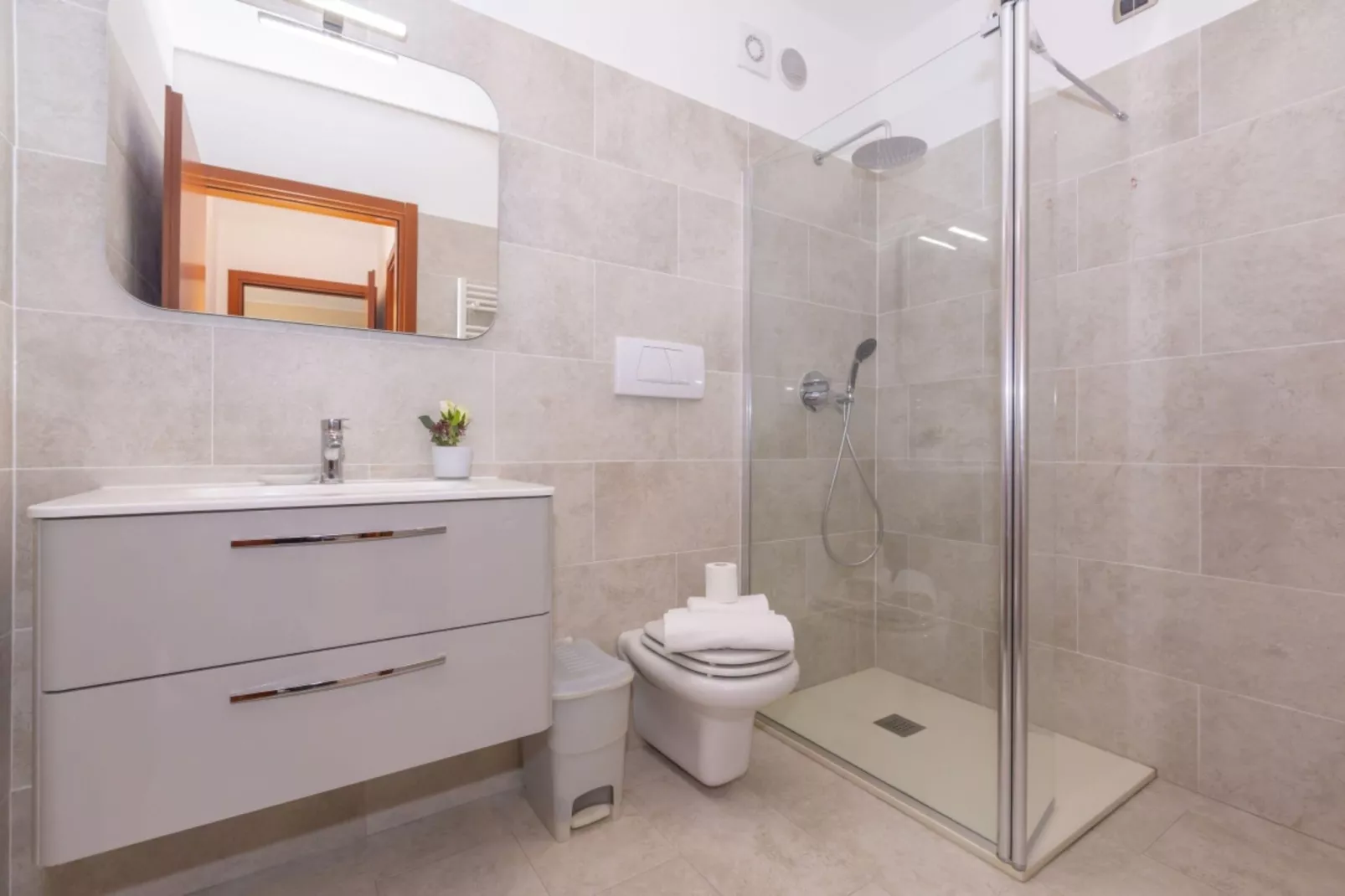 RESIDENCE PORTO LETIZIA - PALACE-1ROOM APT 4 PAX LAKE VIEW DELUXE 8206 - P1LD4 - Badkamer