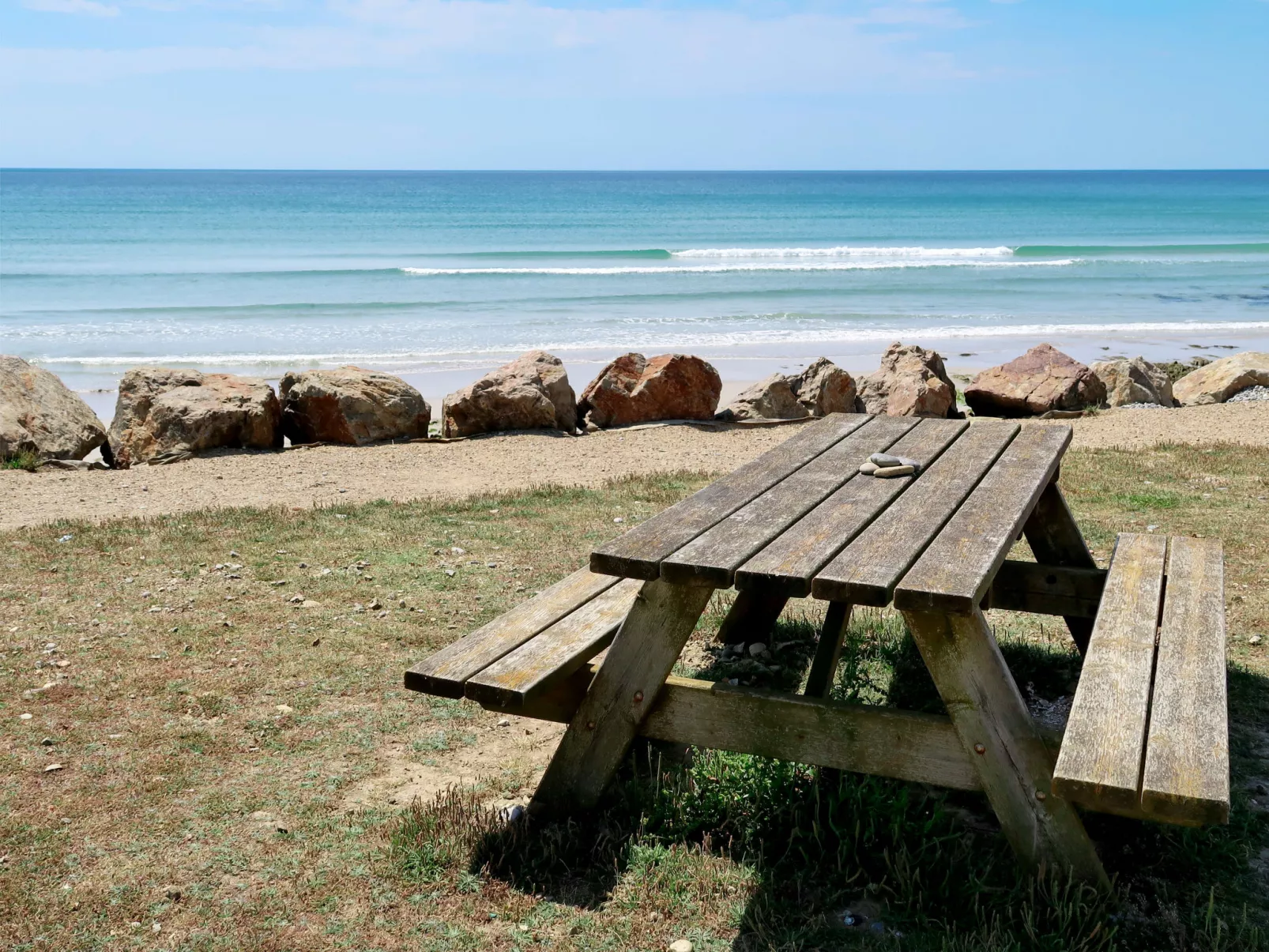 Les Volets Rouges-Buiten