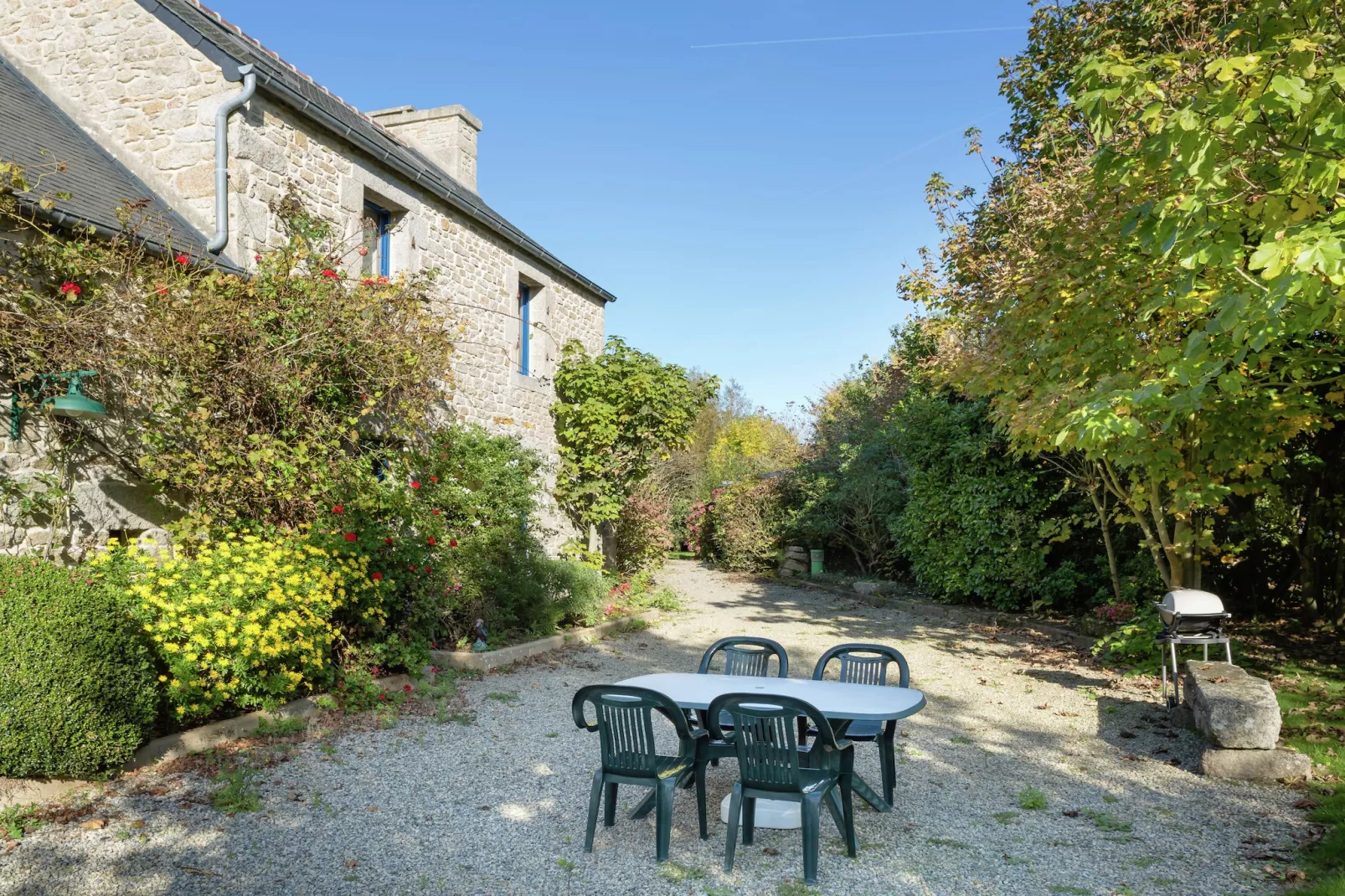 Maison de Vacances à Plounéour- Brignogan Plages-Buitenkant zomer
