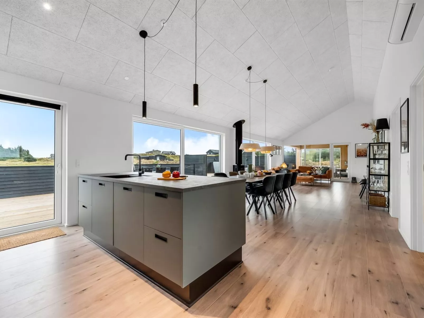 "Dreng" - 300m from the sea - Binnen