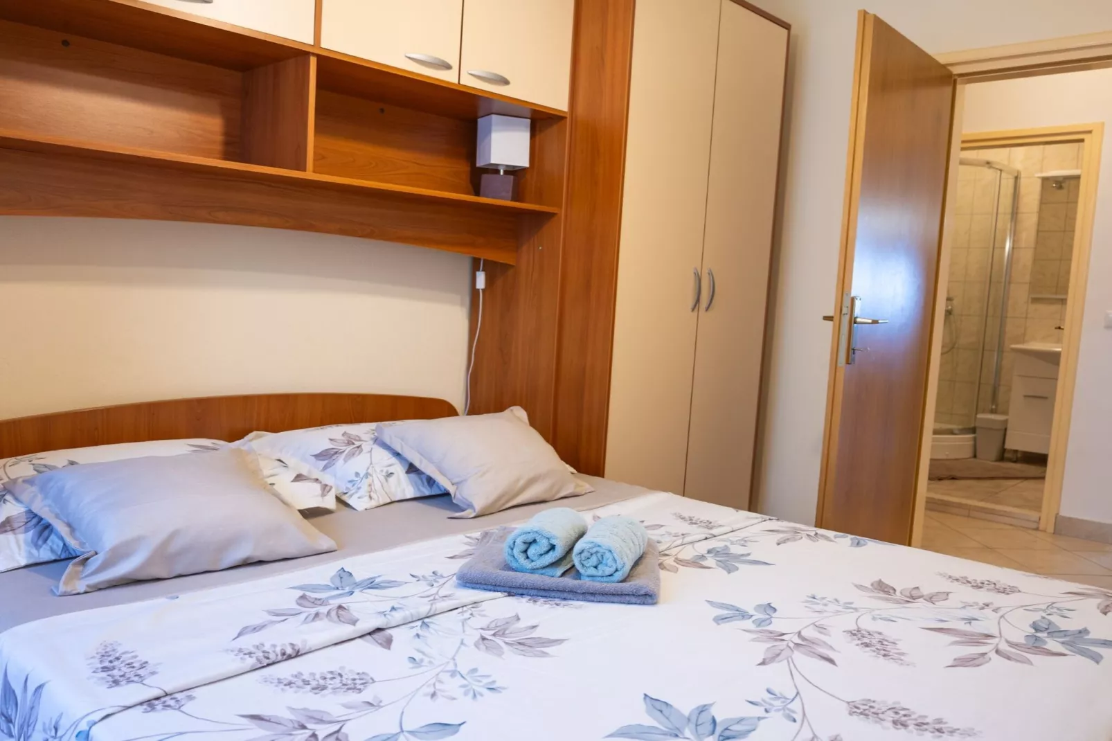 Apartments Sea Line - Two Bedroom Apartment with Terrace and Sea View-Slaapkamer