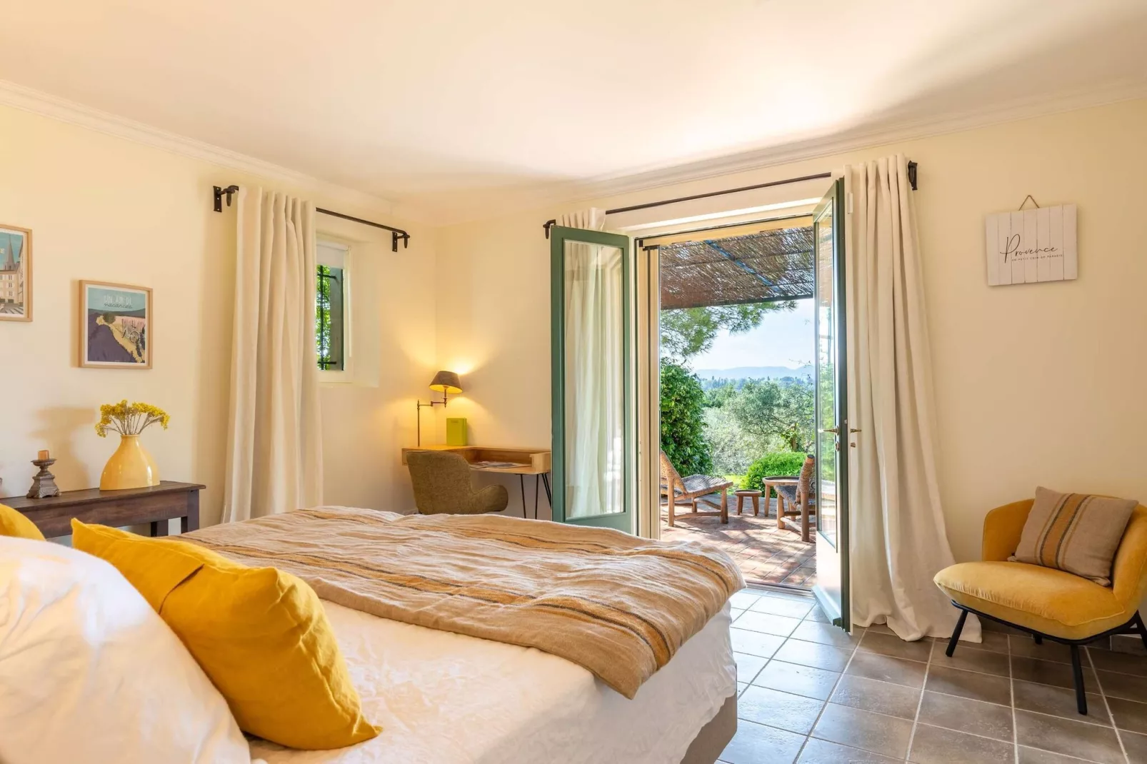 Le Mas Elaïa  votre havre familial avec piscine privée-Slaapkamer