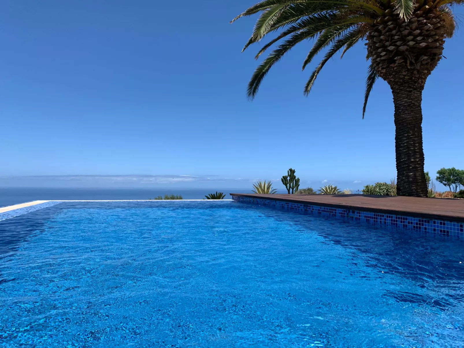 Romantische Ferienvilla mit Infinity-Pool und Panoramameerblick - Image-tags.info