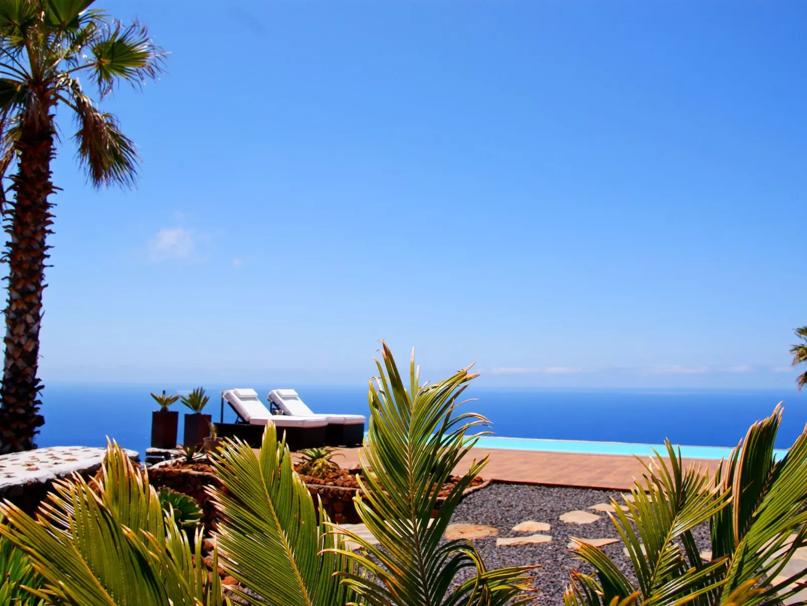 Moderne Architekten-Villa mit Infinity-Pool und Meerblick - Image-tags.info