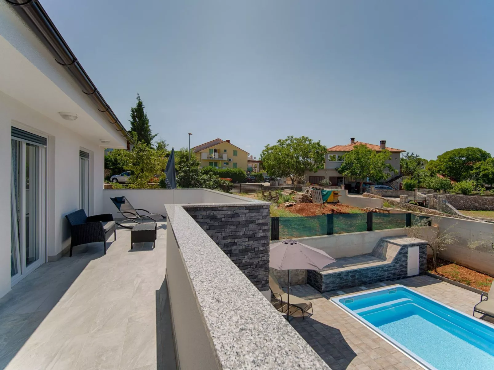 Schönes Haus in Pinezići mit privatem Parkplatz - Image-tags.info