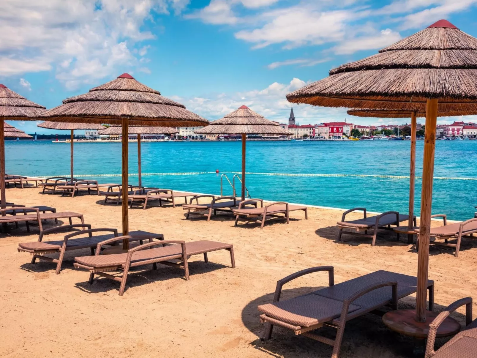 Mit Pool, großer Garten - Image-tags.info