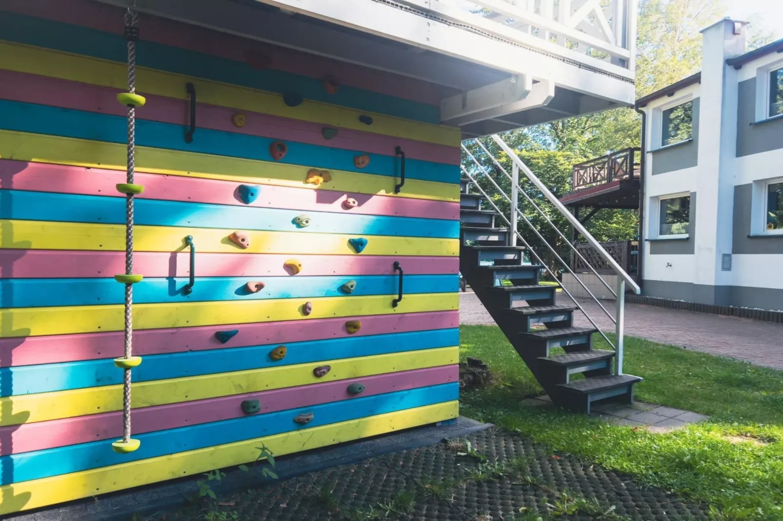 Dom w Starych Czaplach z domkiem na drzewie-Tuinen zomer