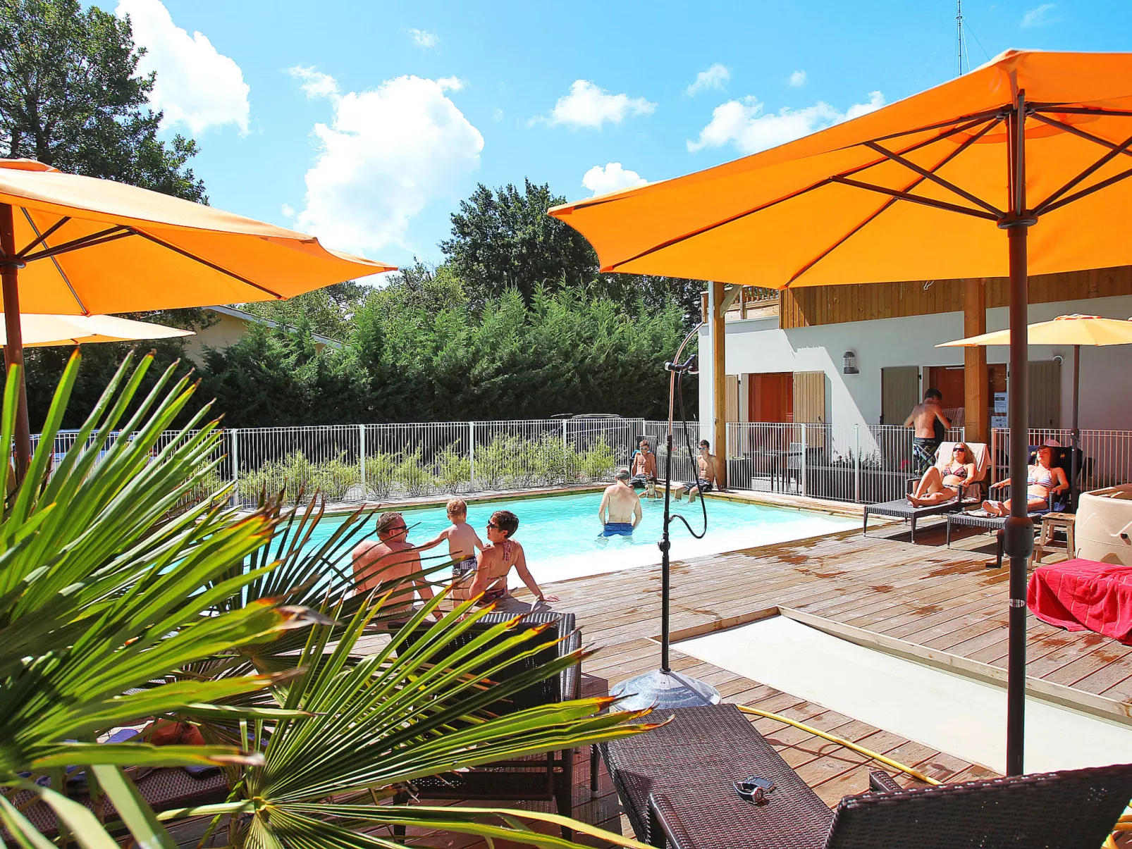 Les Rives du Lac-Buiten