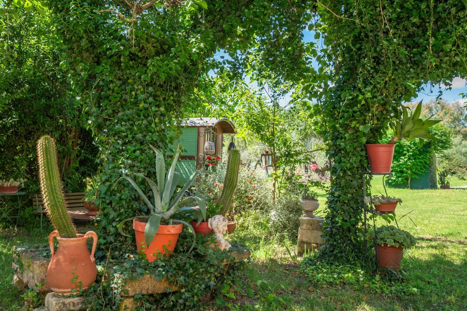 Grand Mas climatisé Arles-Tuinen zomer