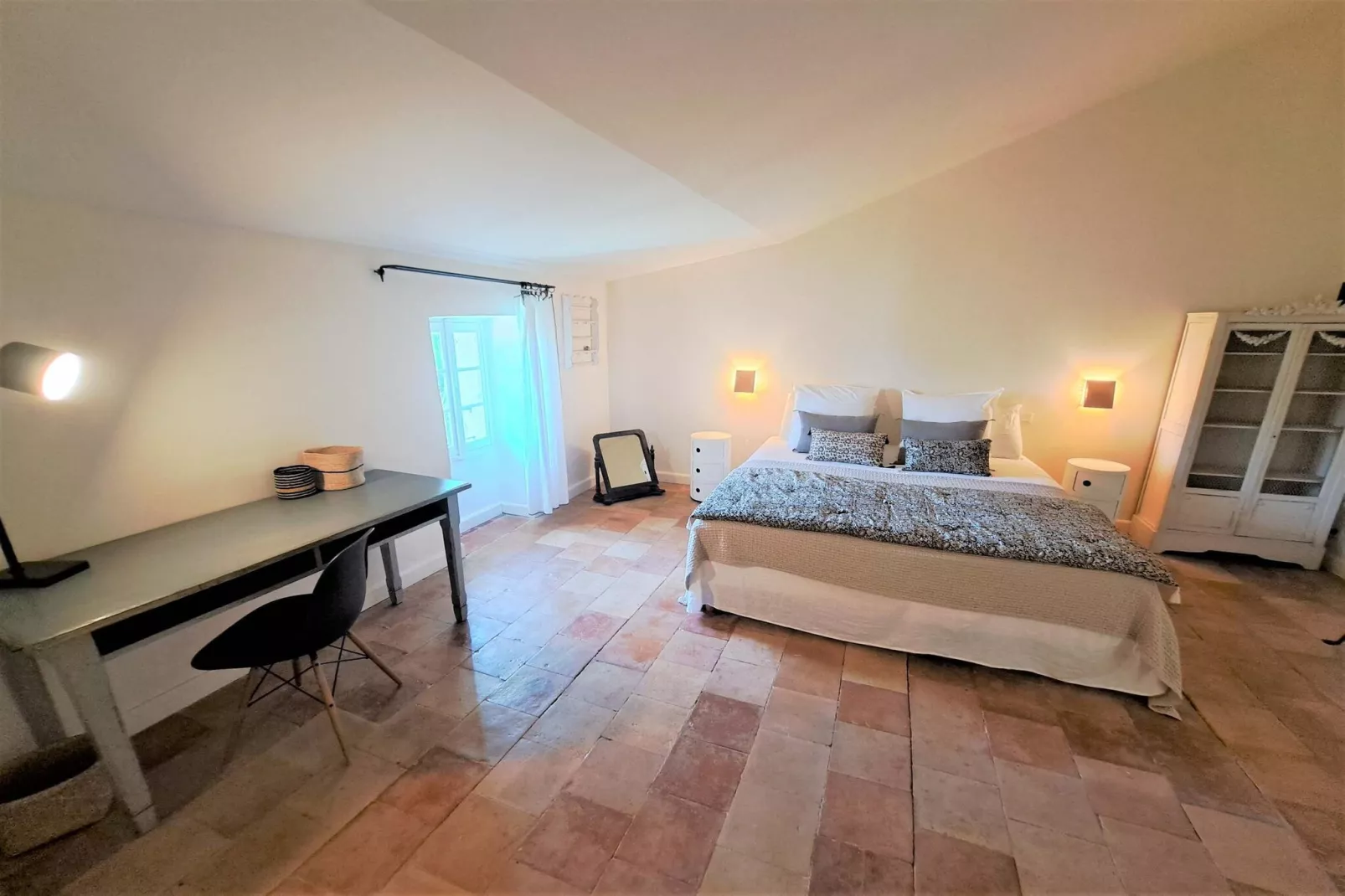 Mas Maillane demeure du XVIIIe entièrement rénové-Slaapkamer