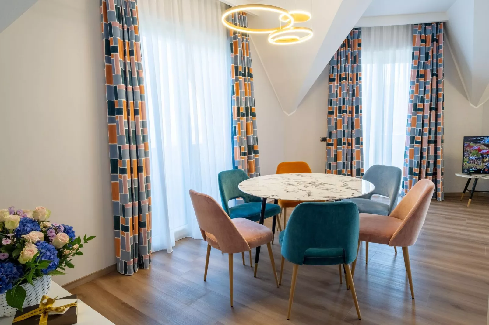 Residence Carl & Do Baveno-Bilo Deluxe Lake View-Eetkamer