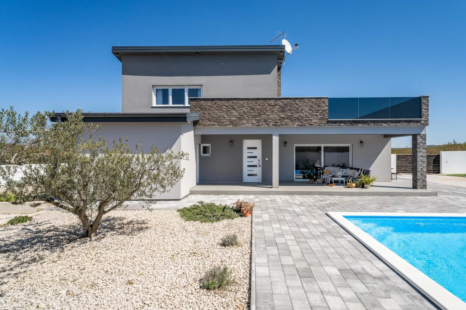 Villa Diva-Buitenkant zomer