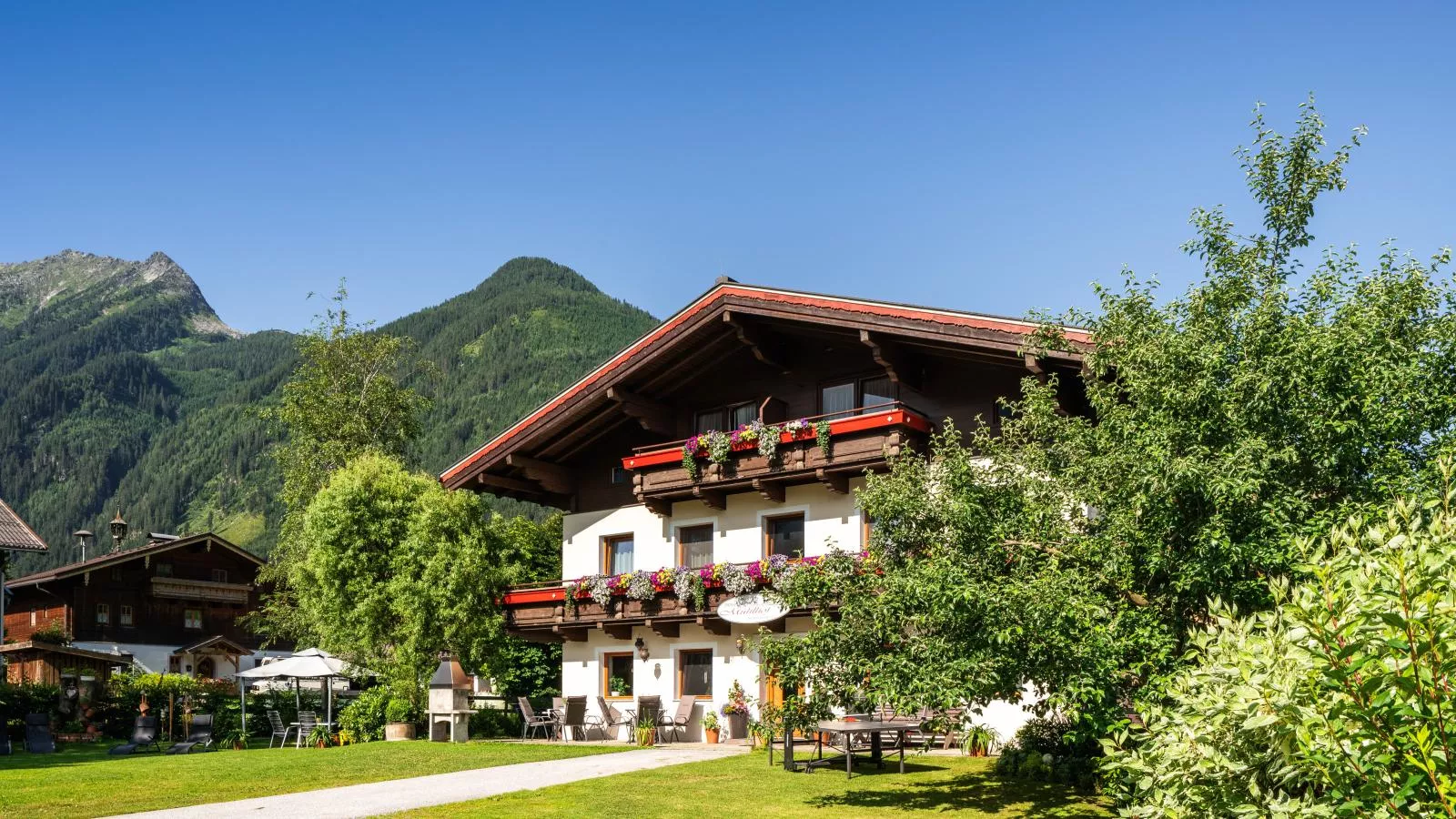 Mühlhof-Buitenkant zomer