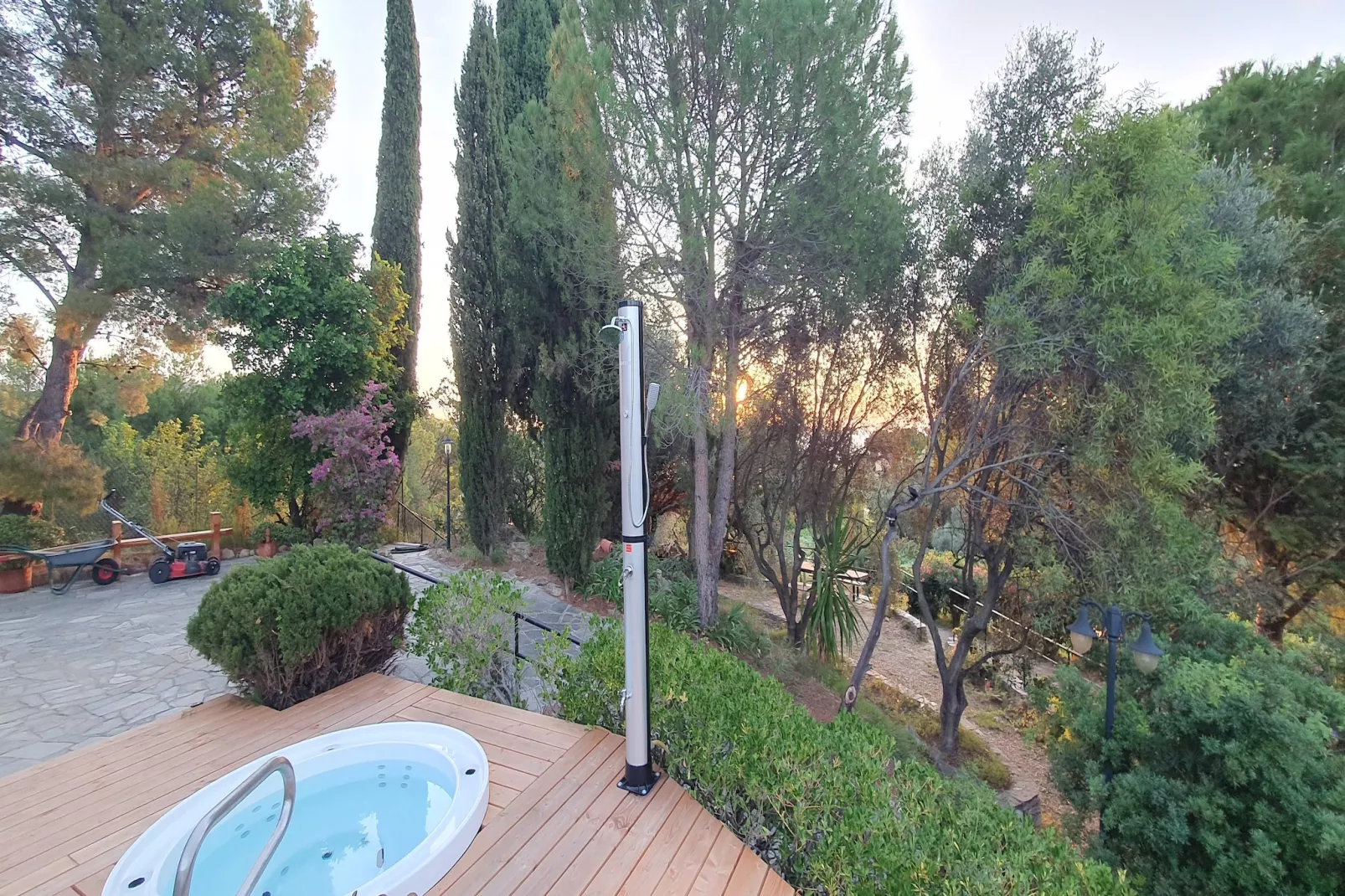 Charmante Villa mit drei Apartments und Meerblick KReidl-Wellness