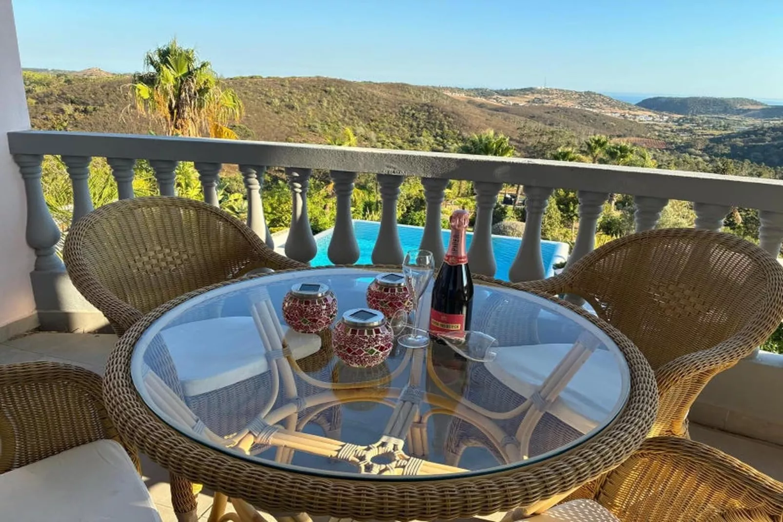 Surga 2 - Terrasbalkon