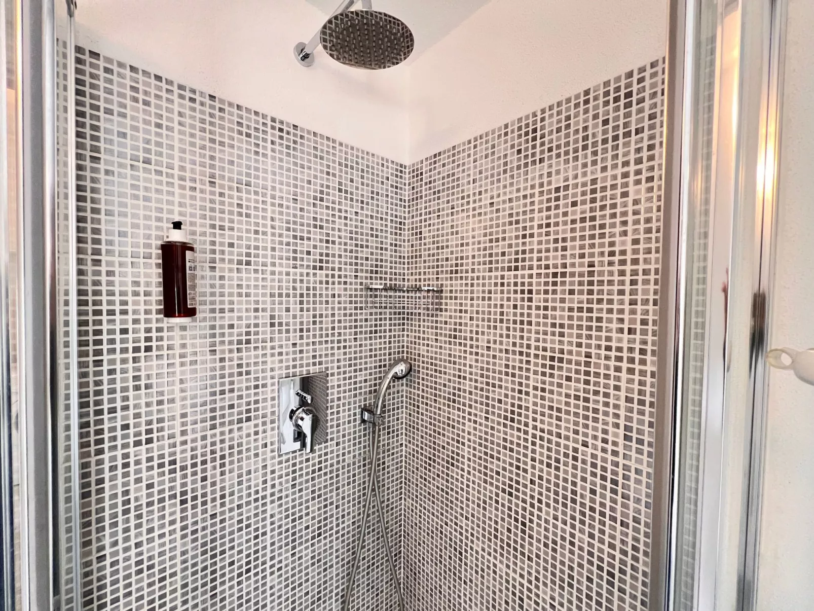 Wohnung im zweiten Stock mit Parkplatz und Garten - Image-tags.info