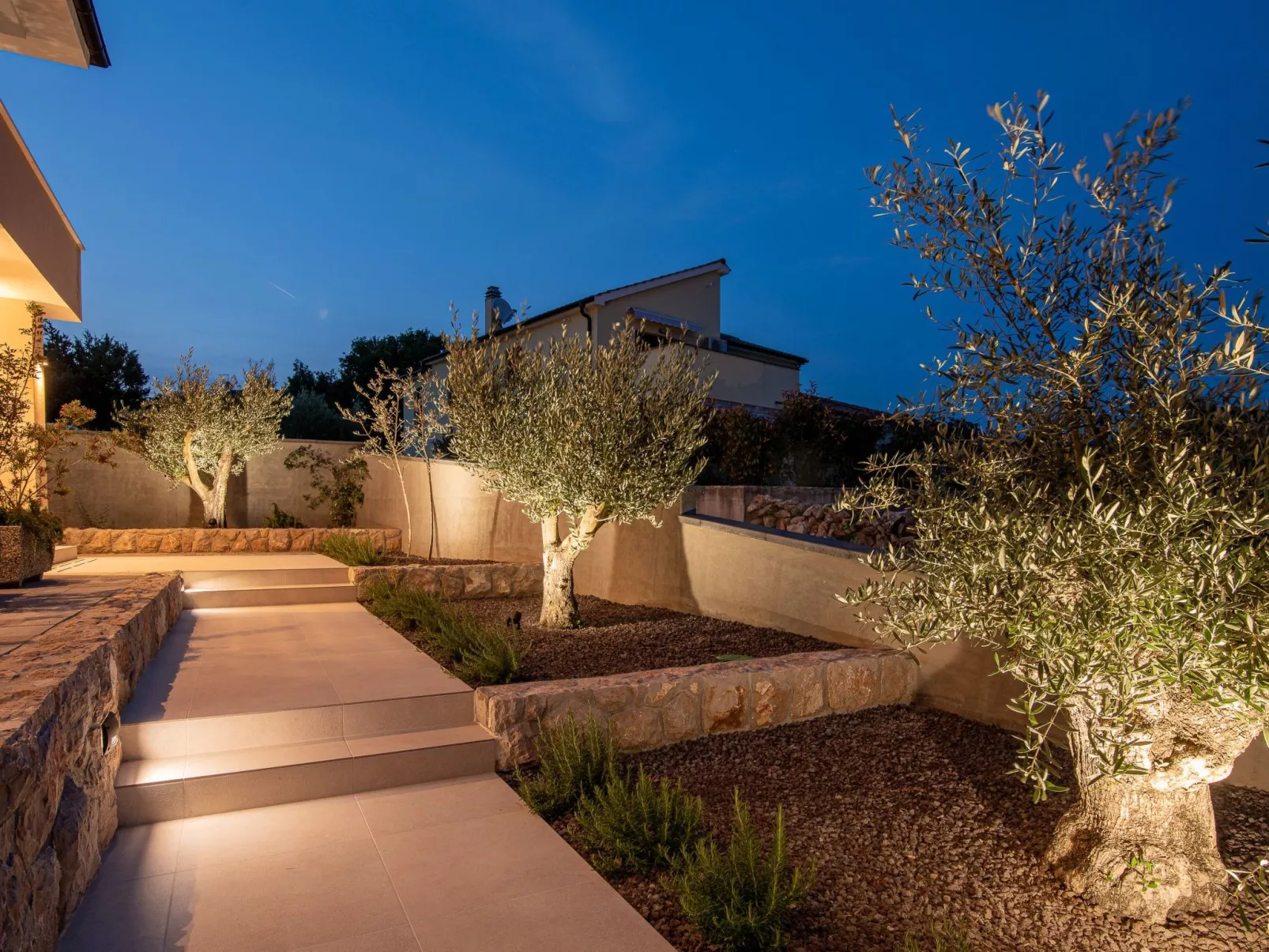 Luxuriöse Villa mit Salzwasserpool in einer ruhigen Gegend - Image-tags.info