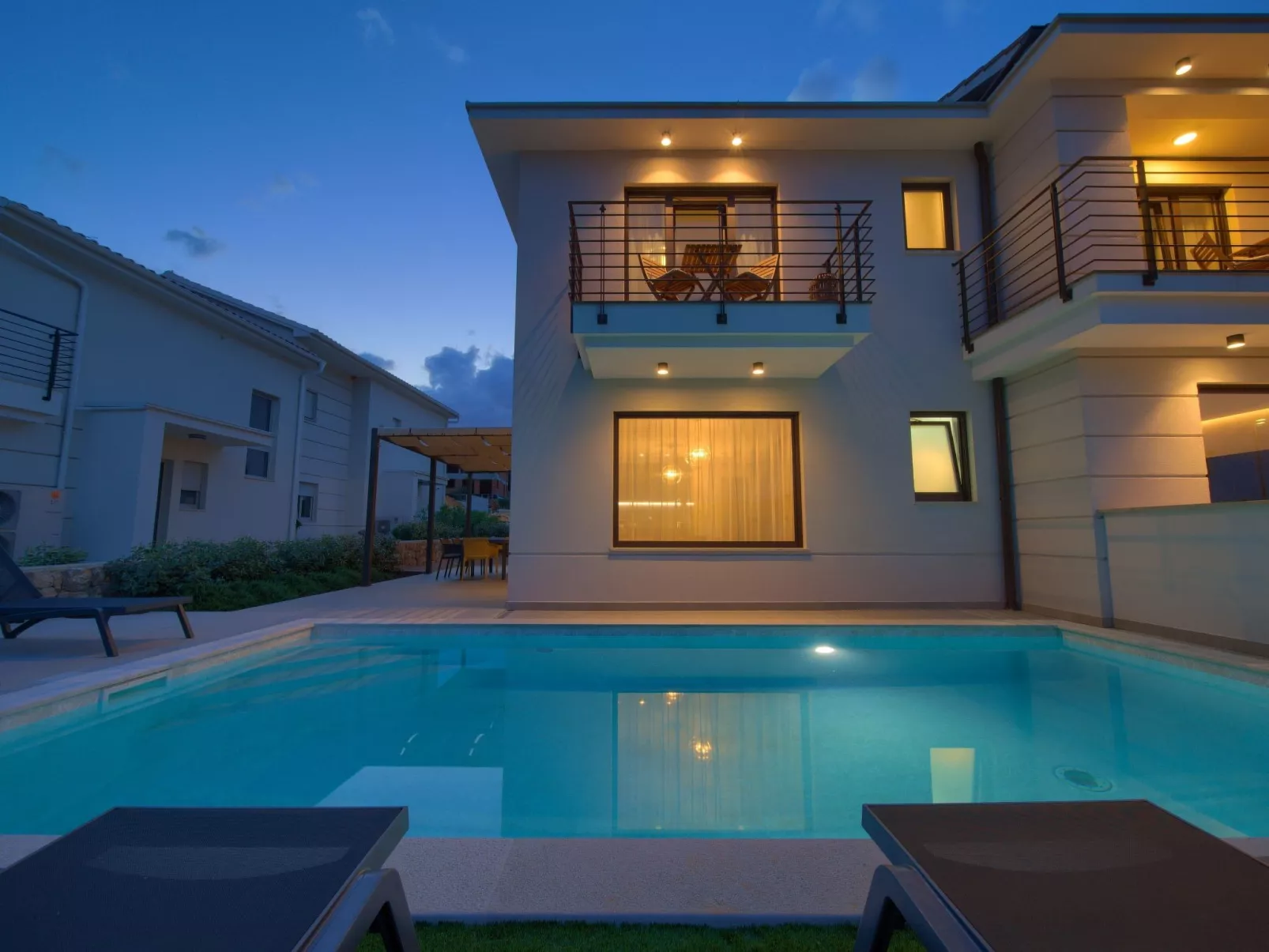 "Lana" mit Schwimmbad - Image-tags.info