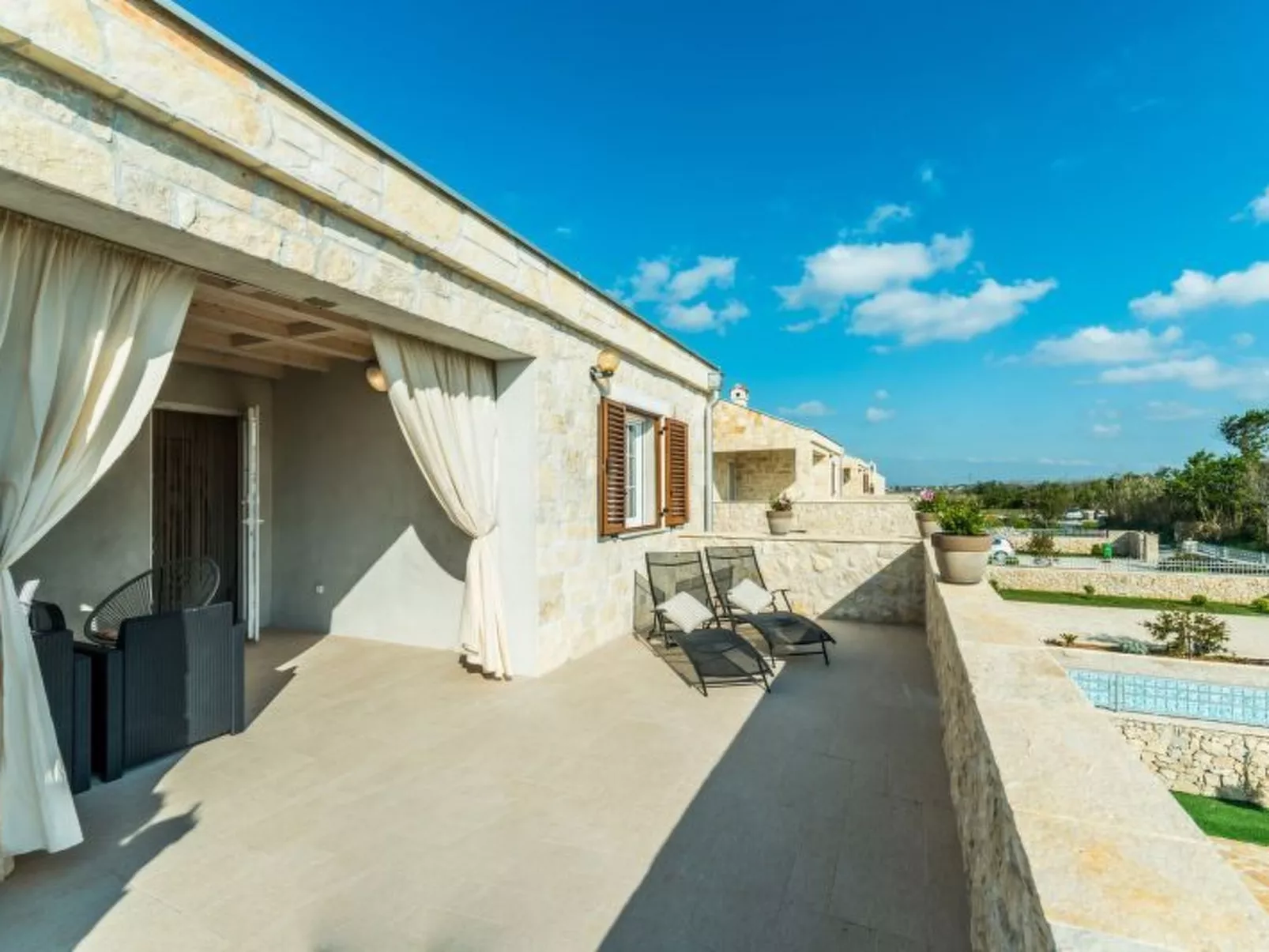 Villa mit beheiztem Pool, schöne Aussicht, Strandnähe - Image-tags.info